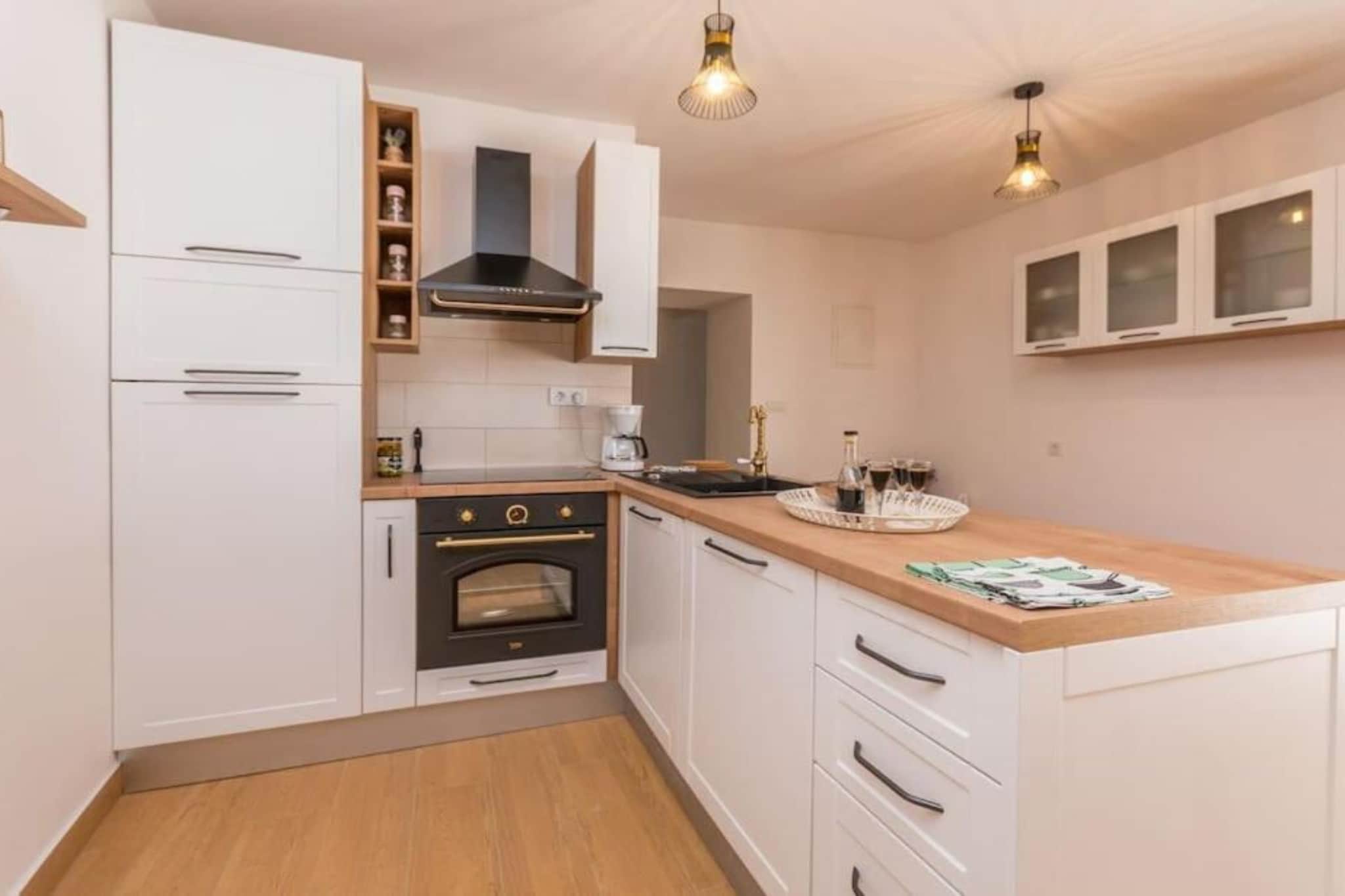 The Grandfather Villa – Heated Pool Retreat-Cuisine