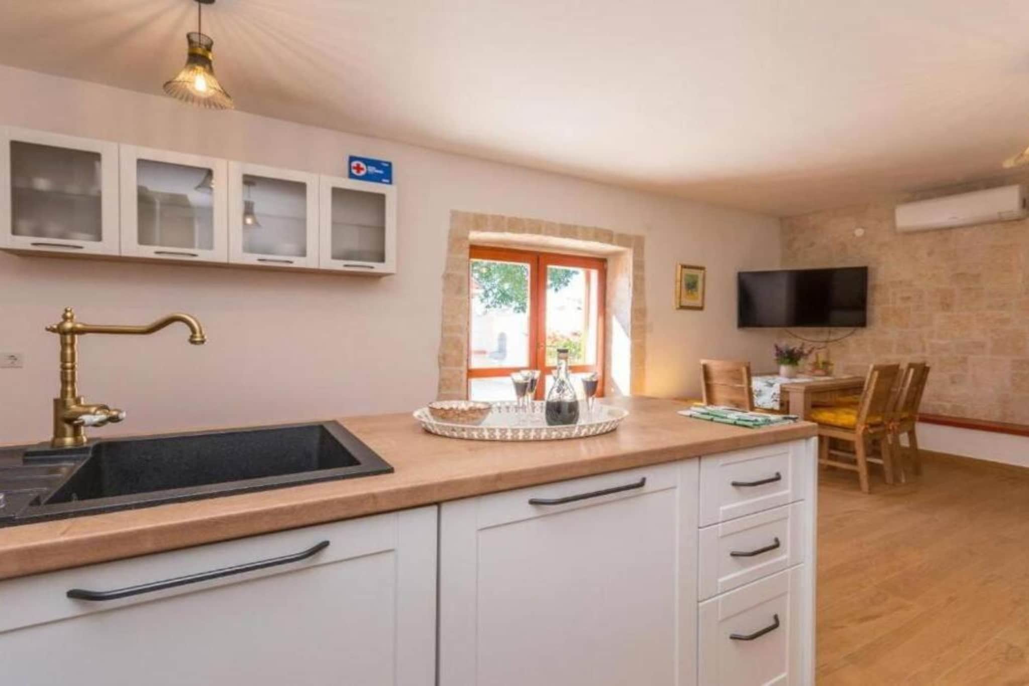 The Grandfather Villa – Heated Pool Retreat-Cuisine