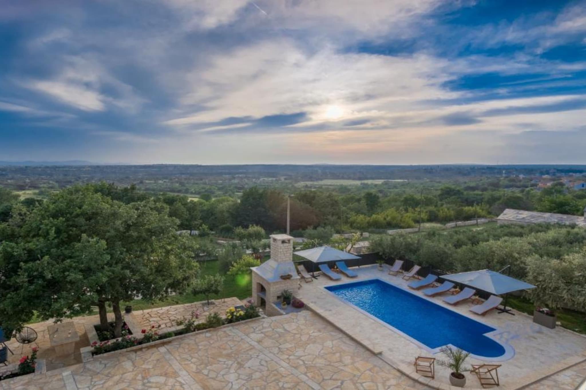 Holiday House BALEN with Swimming Pool - Six Bedroom Holiday House With Pool-Swimming pool