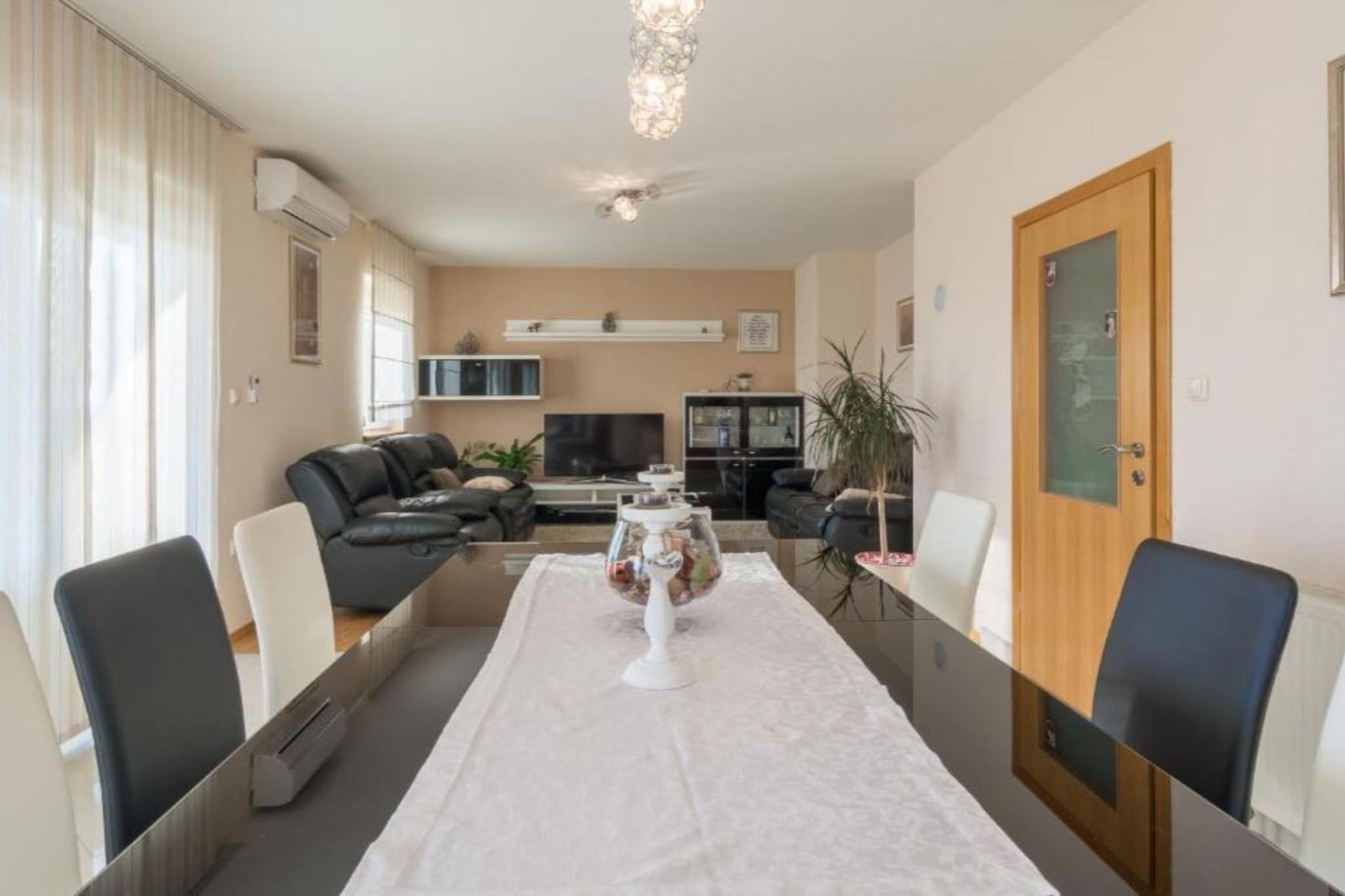 Holiday House BALEN with Swimming Pool - Six Bedroom Holiday House With Pool-Outdoor