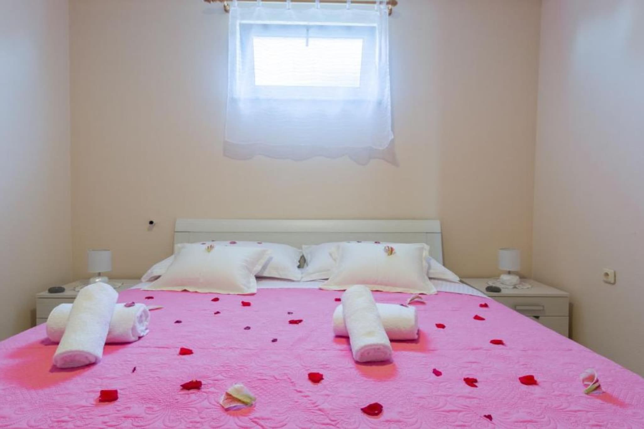 Holiday House BALEN with Swimming Pool - Six Bedroom Holiday House With Pool-Bedroom