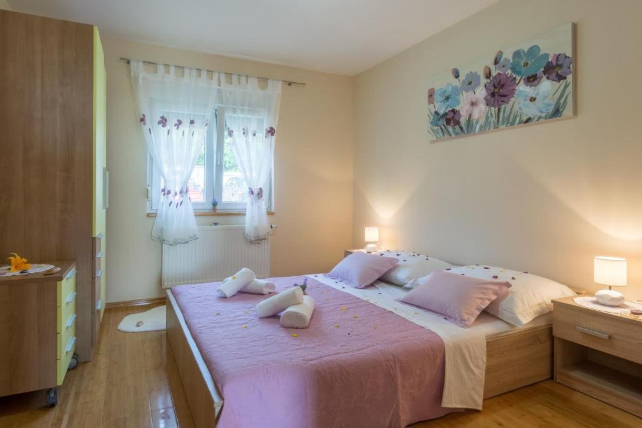 Holiday House BALEN with Swimming Pool - Six Bedroom Holiday House With Pool-Bedroom