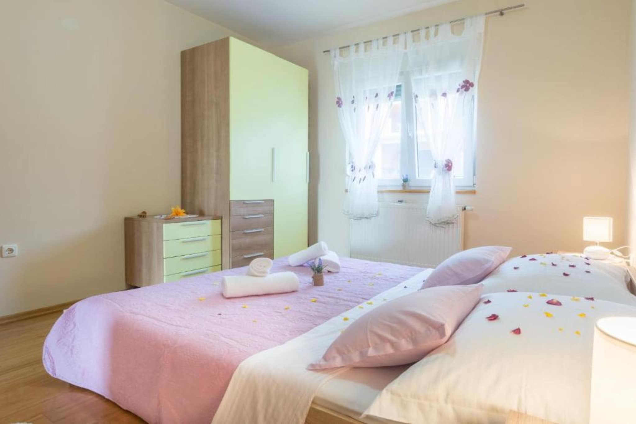 Holiday House BALEN with Swimming Pool - Six Bedroom Holiday House With Pool-Bedroom