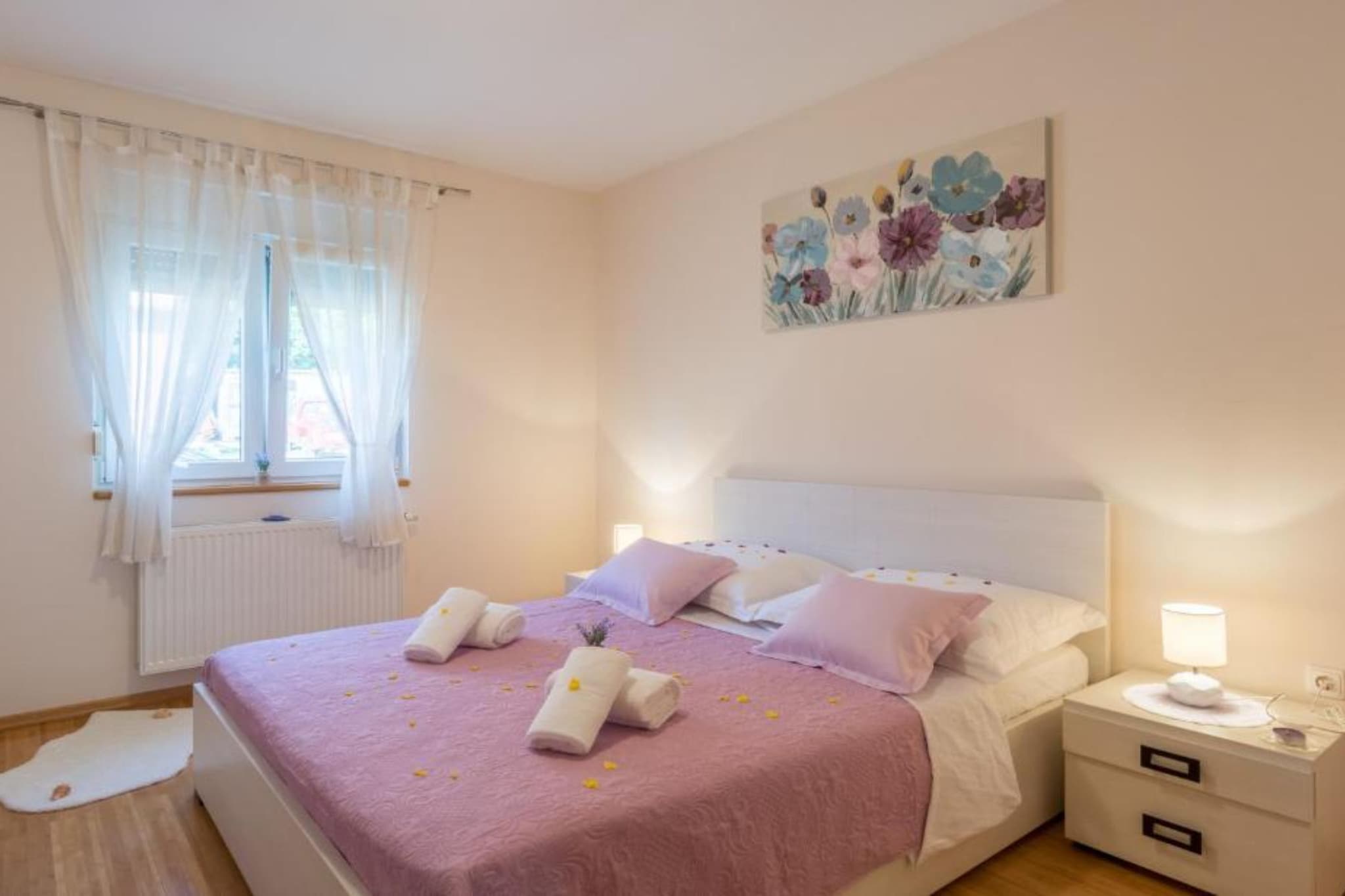 Holiday House BALEN with Swimming Pool - Six Bedroom Holiday House With Pool-Bedroom