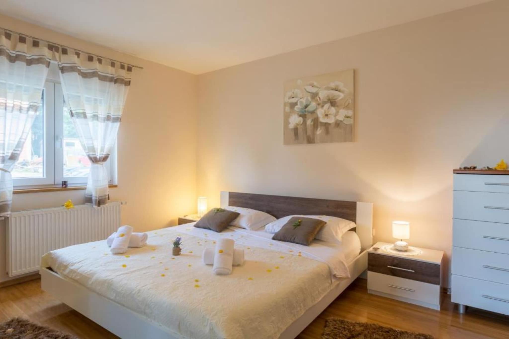 Holiday House BALEN with Swimming Pool - Six Bedroom Holiday House With Pool-Bedroom