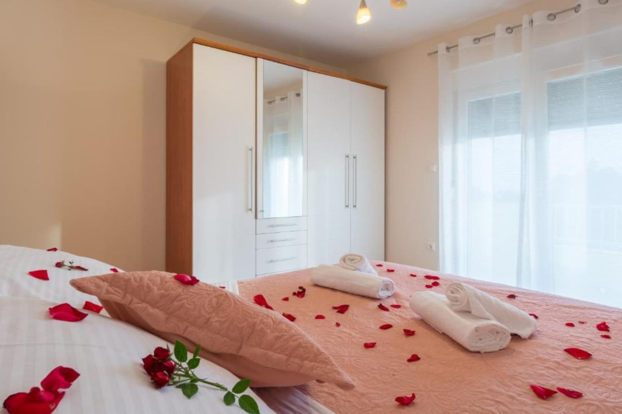 Holiday House BALEN with Swimming Pool - Six Bedroom Holiday House With Pool-Bedroom