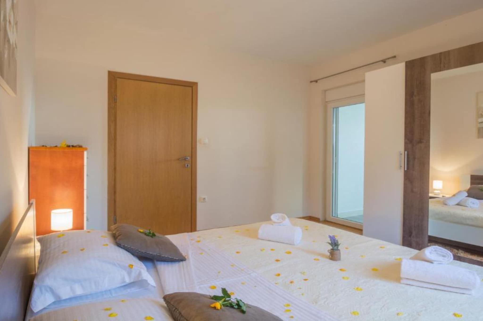 Holiday House BALEN with Swimming Pool - Six Bedroom Holiday House With Pool-Bedroom