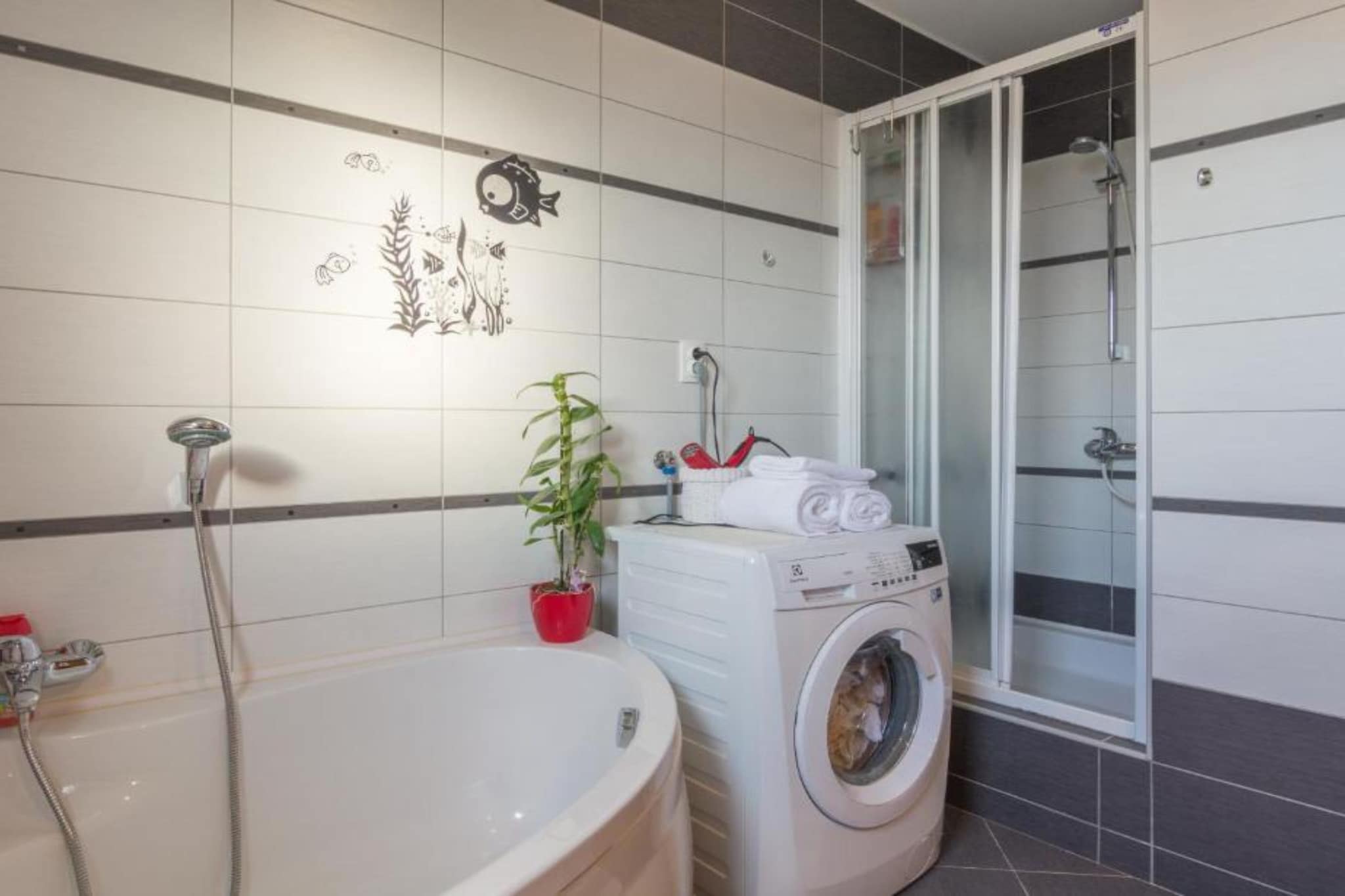 Holiday House BALEN with Swimming Pool - Six Bedroom Holiday House With Pool-Bathroom