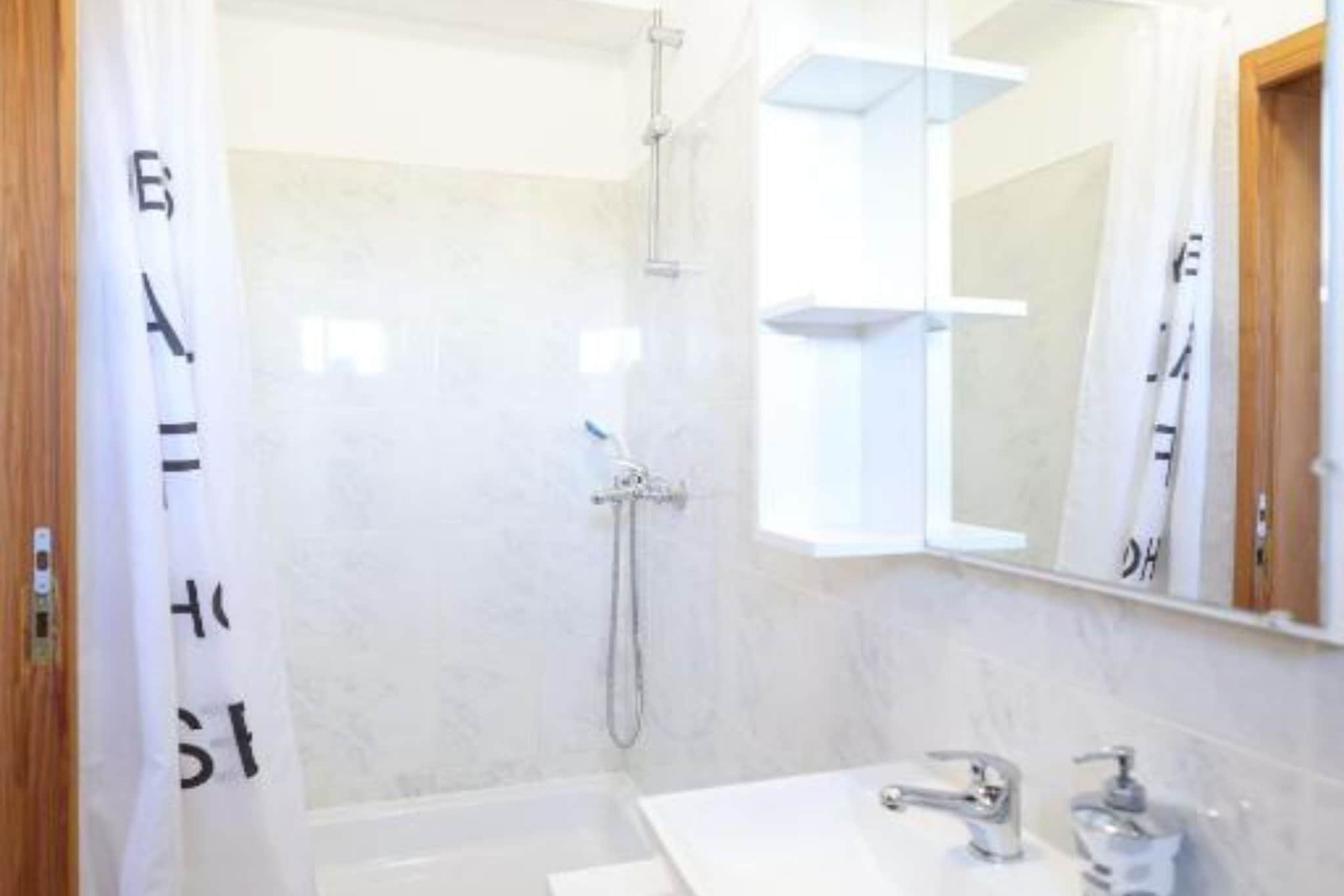 Villa Maja - Three bedroom villa with pool-Badezimmer