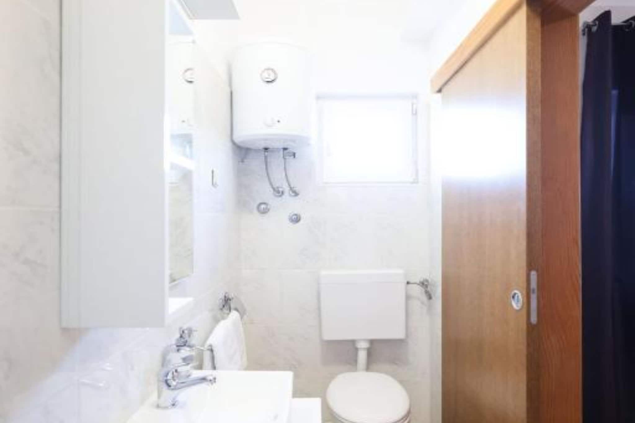 Villa Maja - Three bedroom villa with pool-Badezimmer