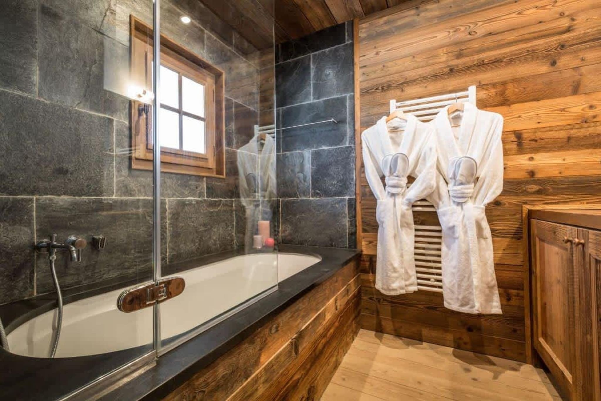 Chalet de luxe tout comfort avec jacuzzi sauna-Badkamer