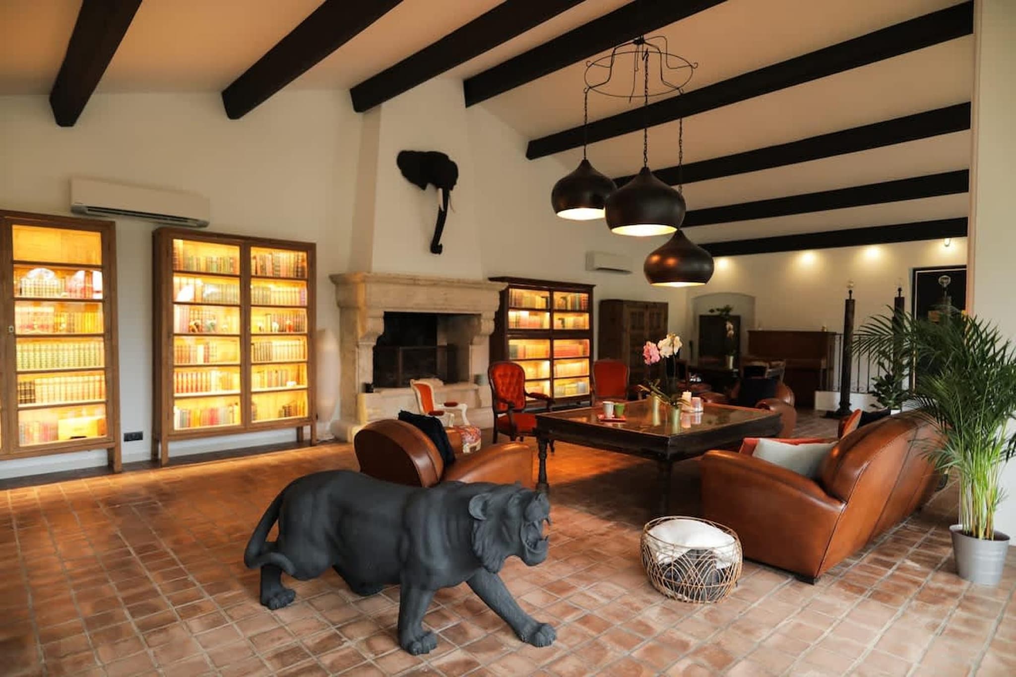 Charmant Mas Provençal avec piscine et jacuzzis-Wohnzimmer