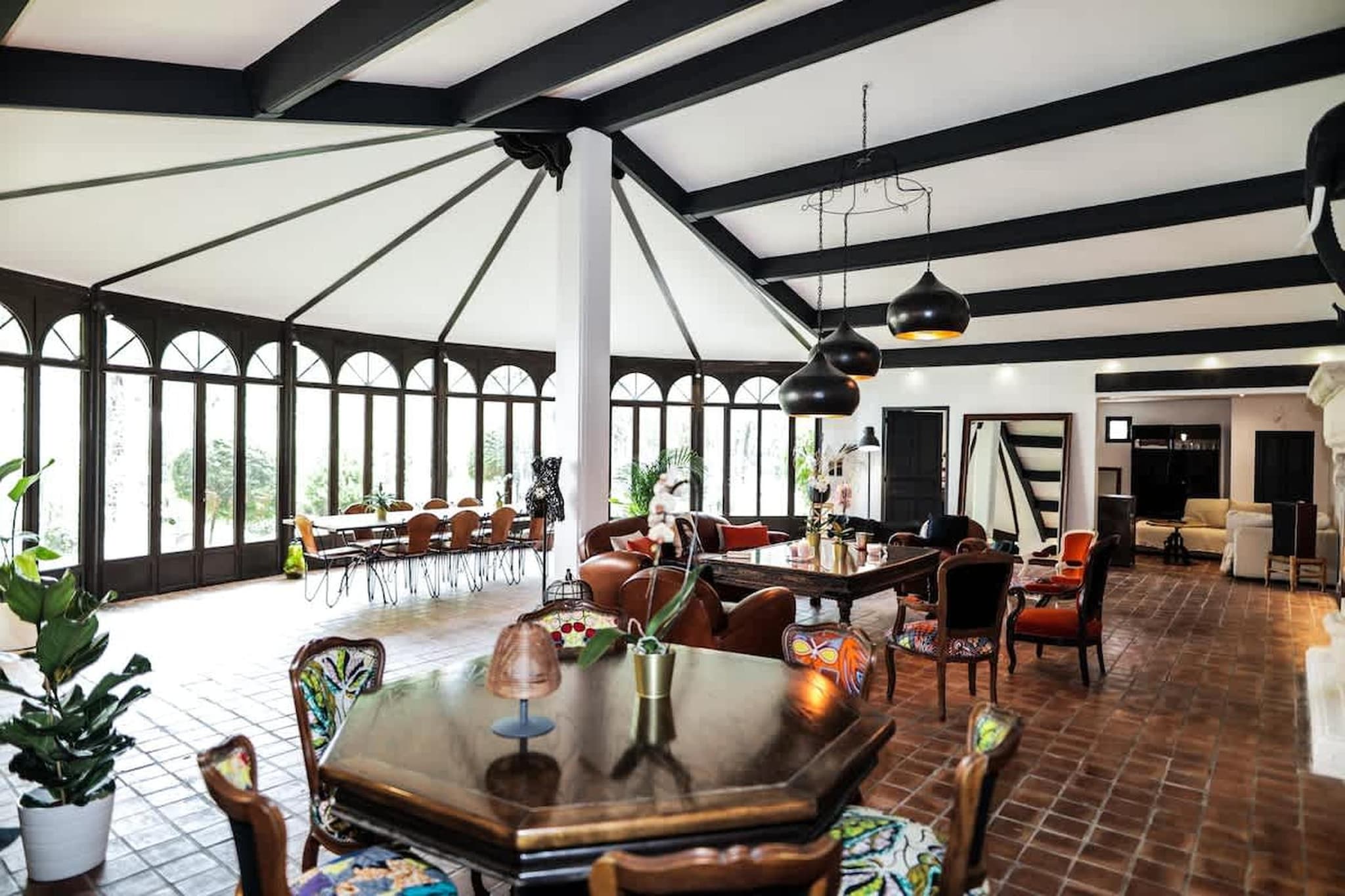 Charmant Mas Provençal avec piscine et jacuzzis-Esszimmer