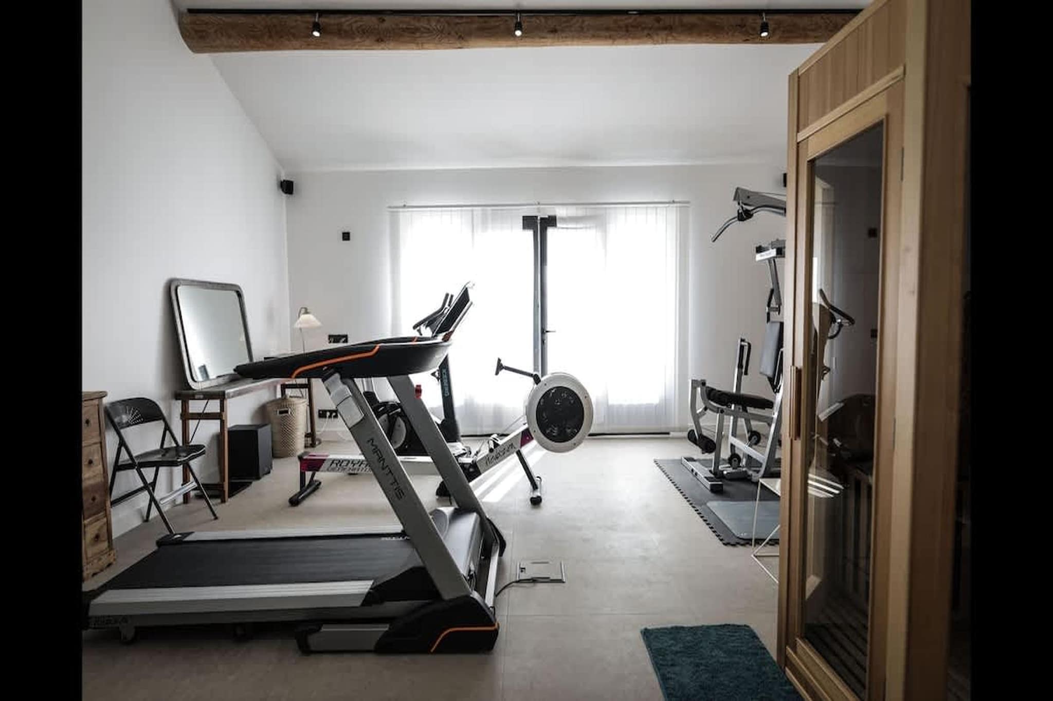 Charmant Mas Provençal avec piscine et jacuzzis-Fitnessraum