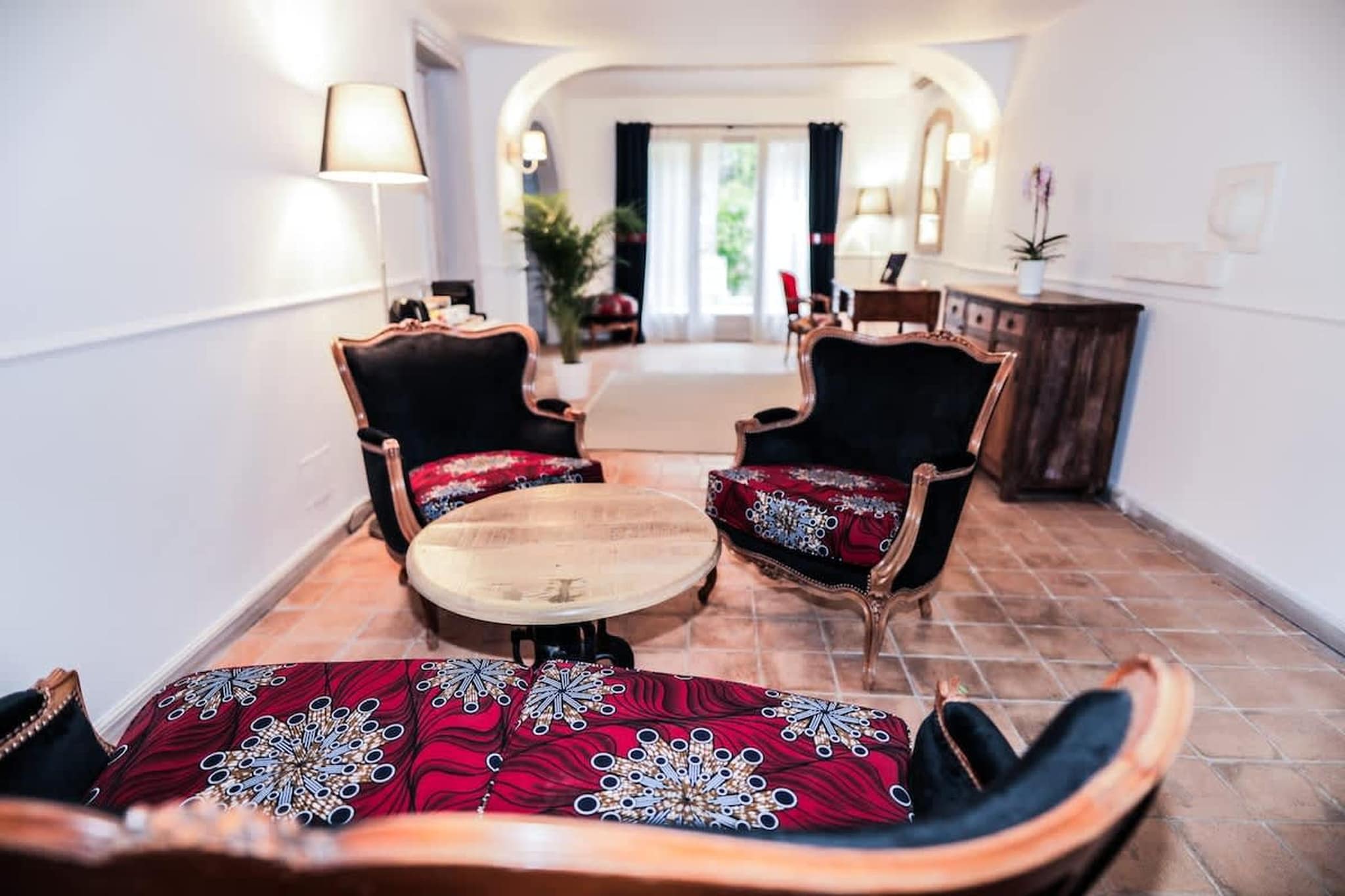 Charmant Mas Provençal avec piscine et jacuzzis-Wohnzimmer