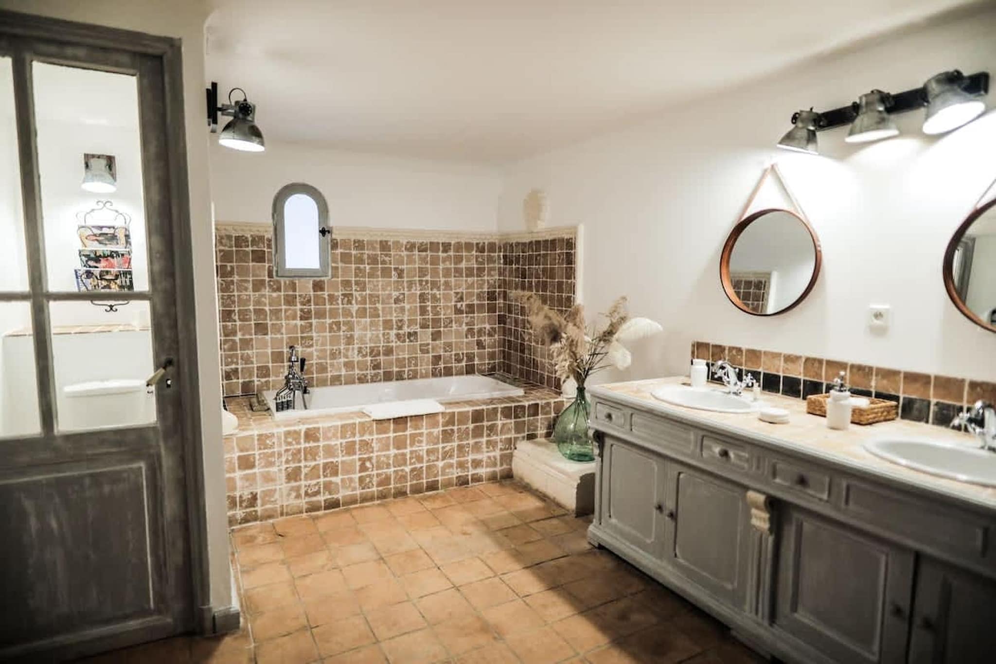 Charmant Mas Provençal avec piscine et jacuzzis-Badezimmer