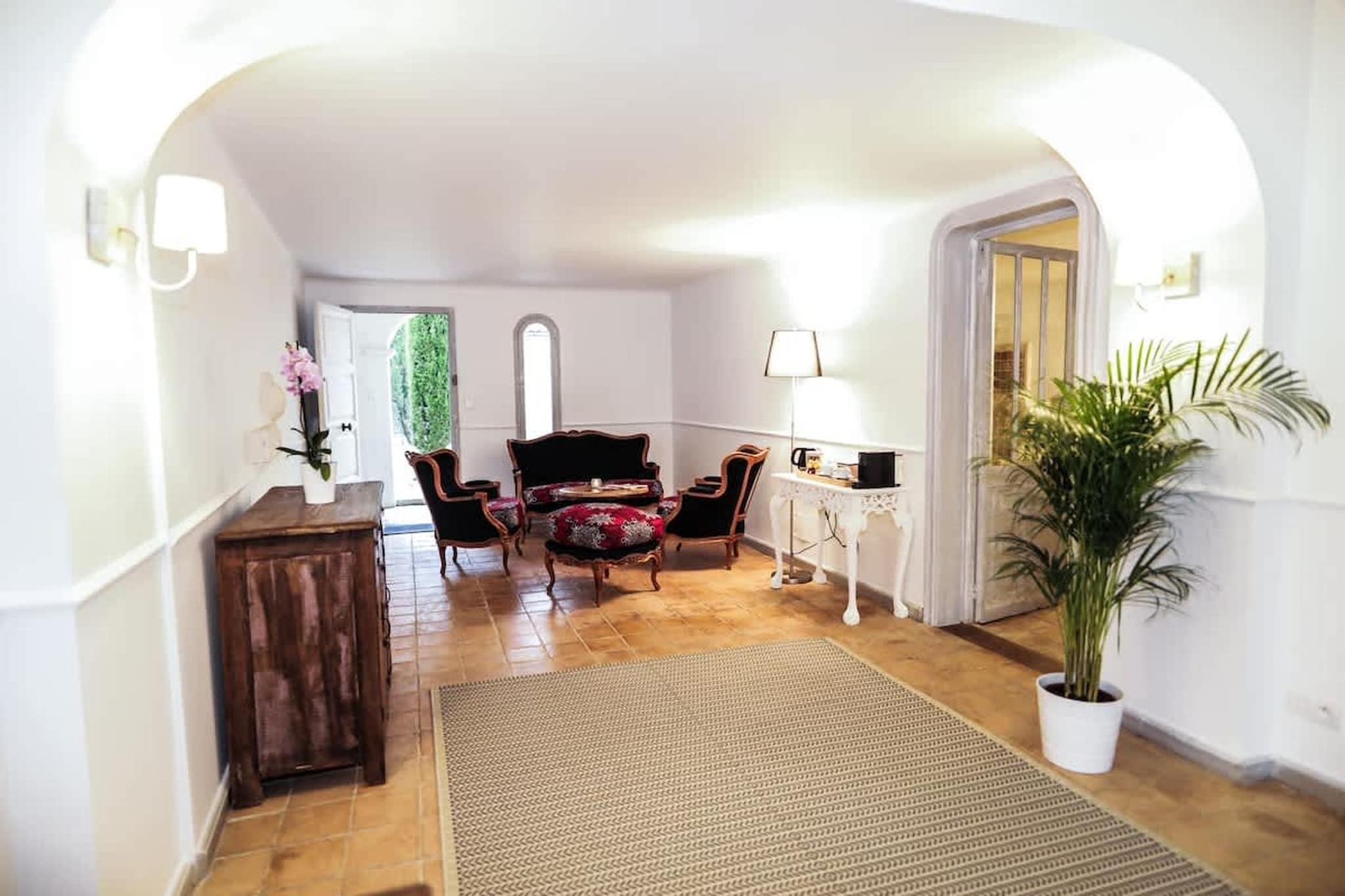 Charmant Mas Provençal avec piscine et jacuzzis-Wohnzimmer