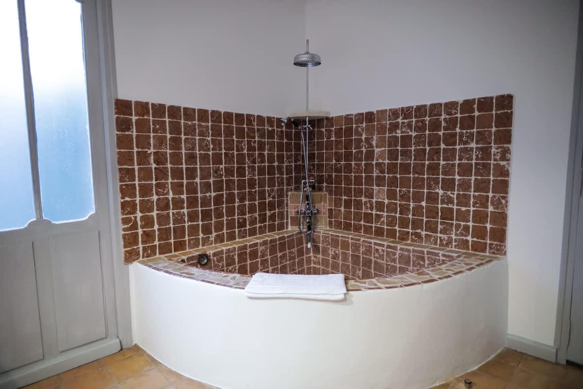 Charmant Mas Provençal avec piscine et jacuzzis-Badezimmer