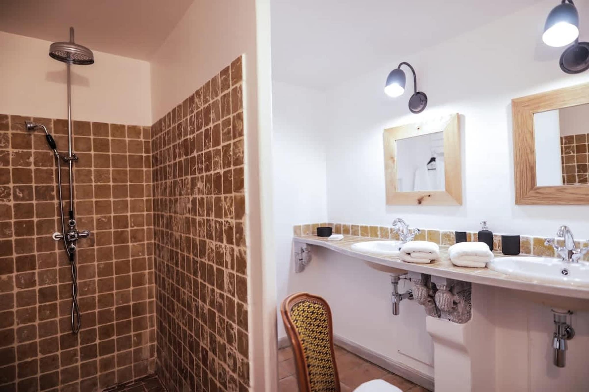 Charmant Mas Provençal avec piscine et jacuzzis-Badezimmer