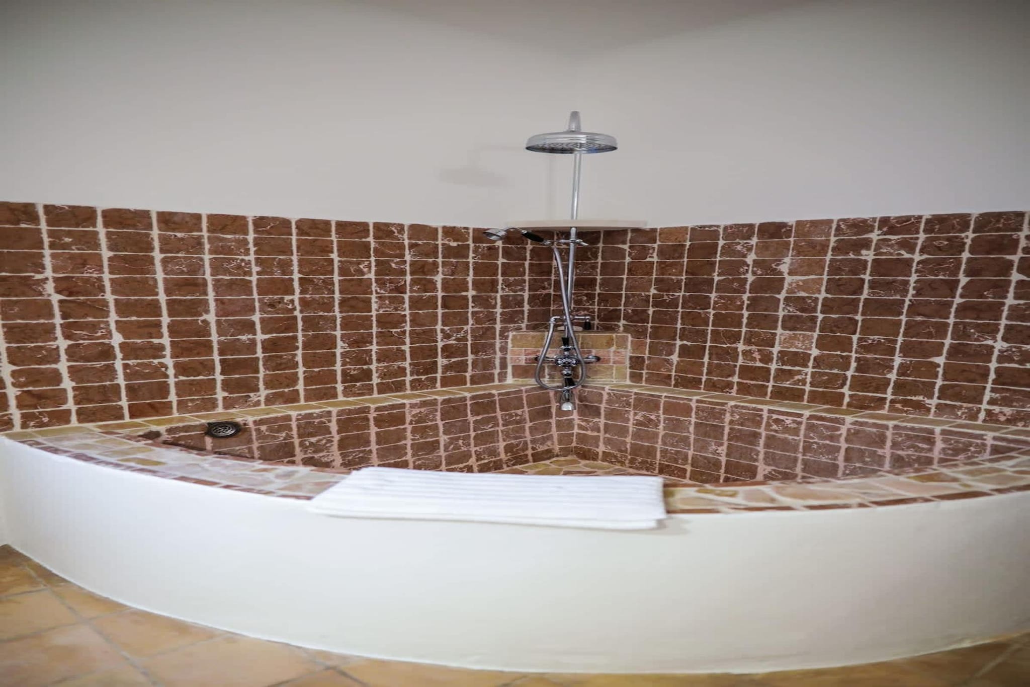 Charmant Mas Provençal avec piscine et jacuzzis-Badezimmer