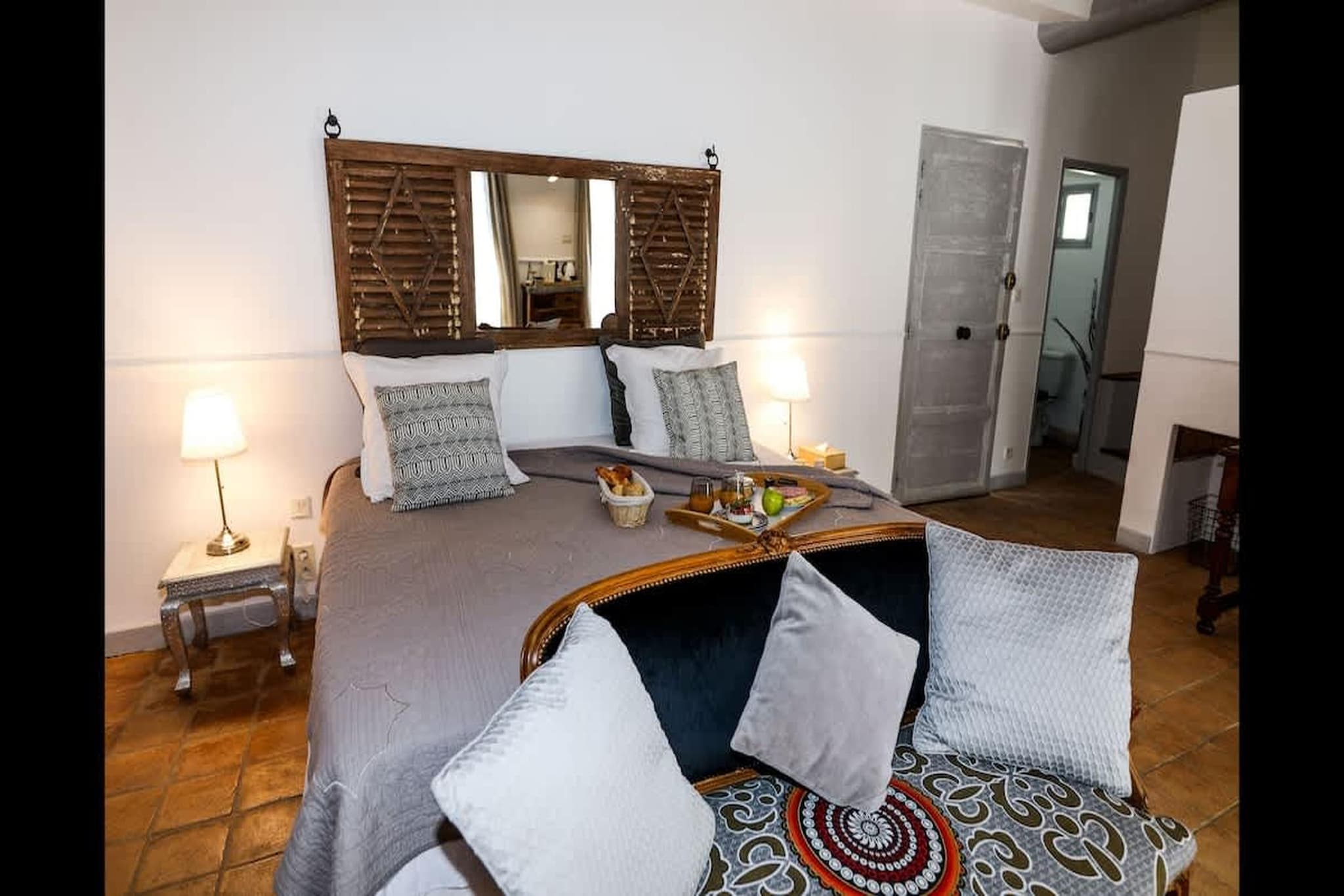 Charmant Mas Provençal avec piscine et jacuzzis-Schlafzimmer