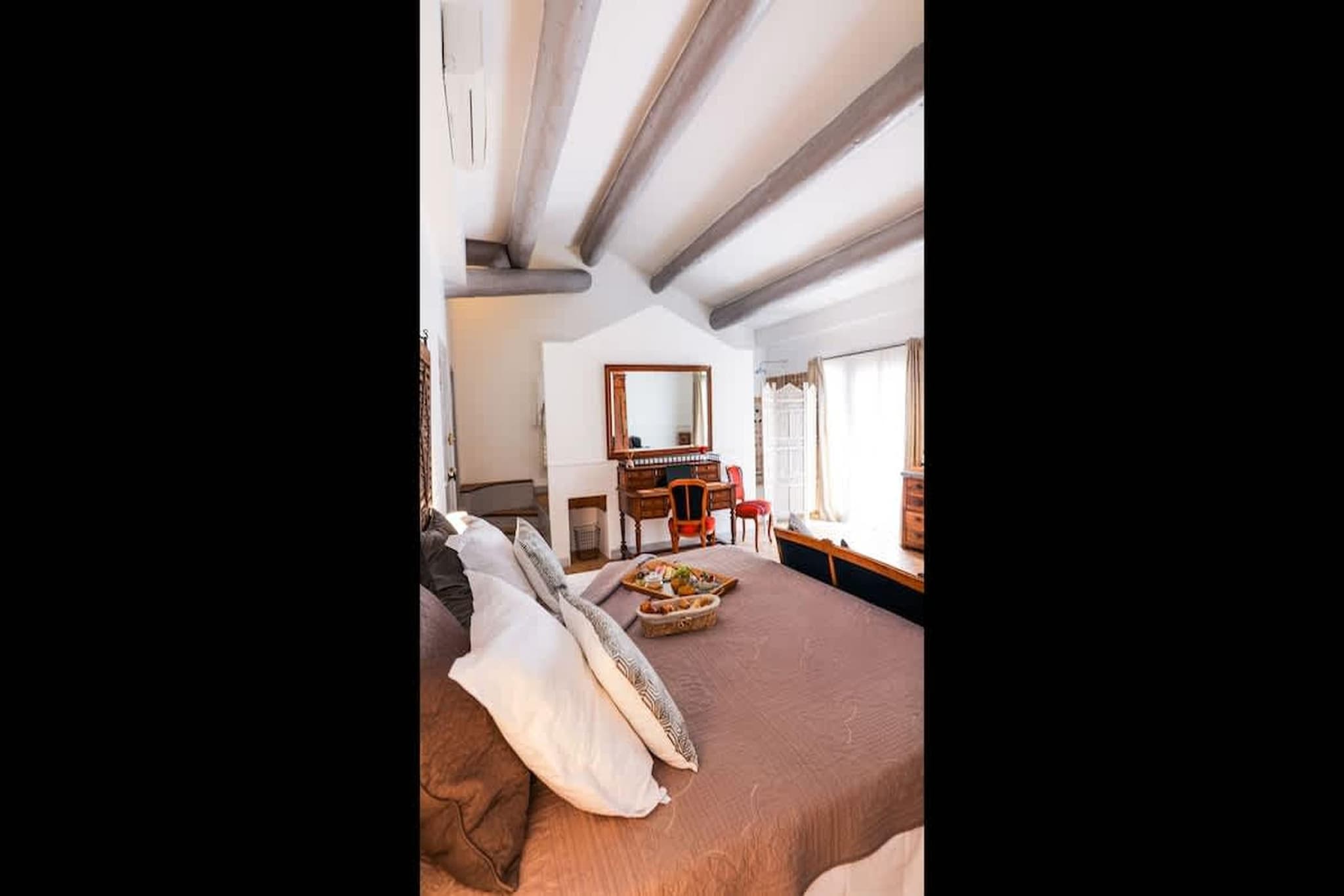 Charmant Mas Provençal avec piscine et jacuzzis-Schlafzimmer