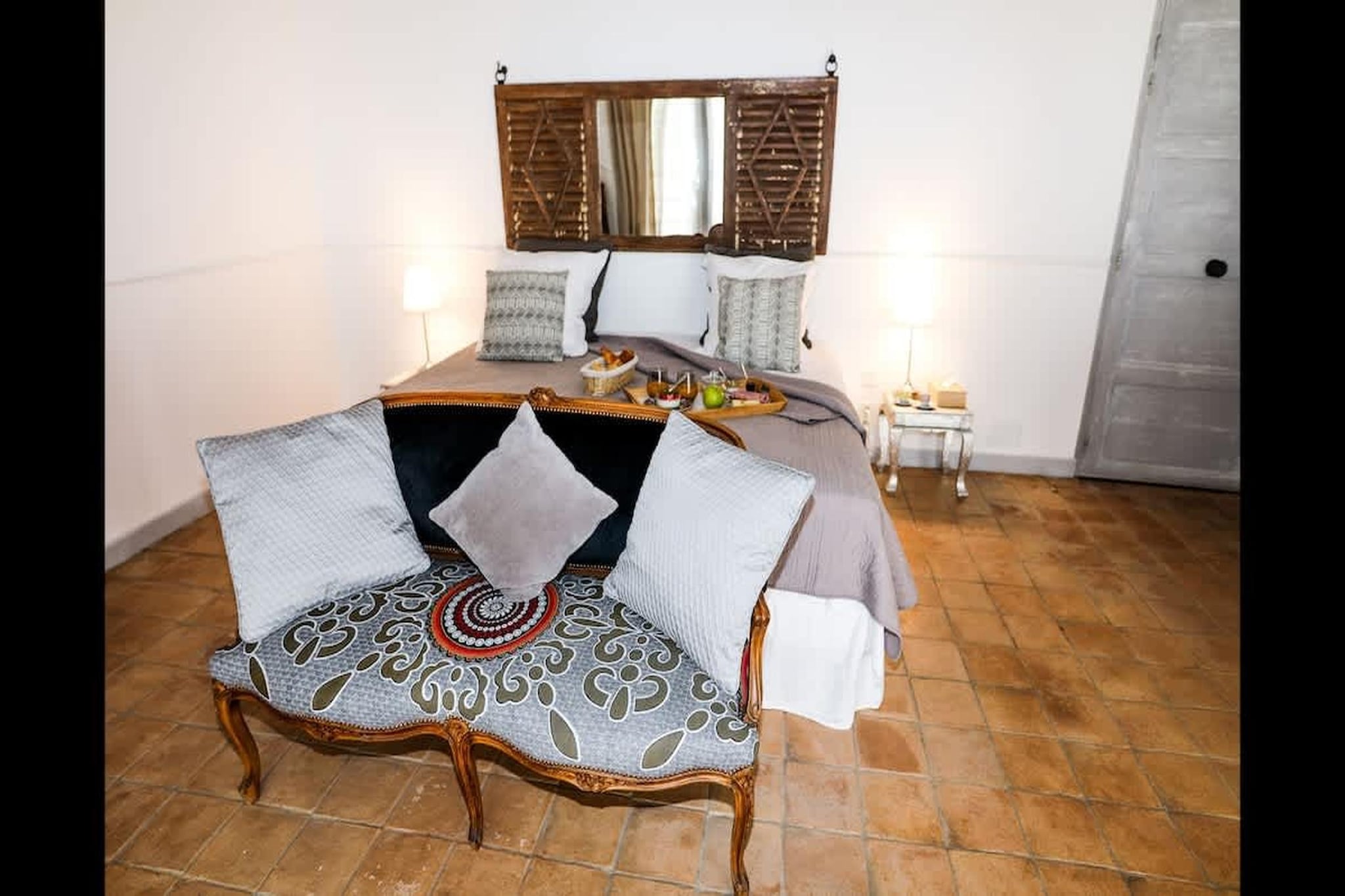 Charmant Mas Provençal avec piscine et jacuzzis-Schlafzimmer