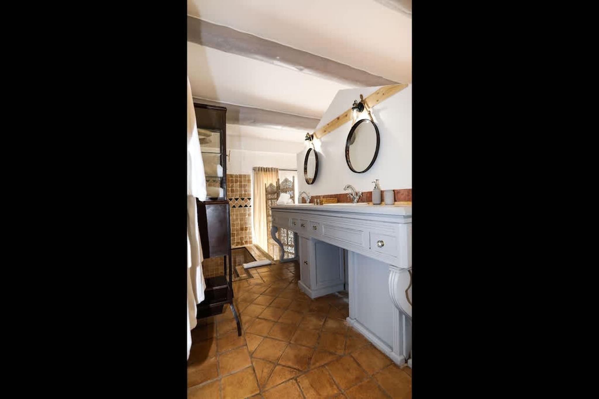 Charmant Mas Provençal avec piscine et jacuzzis-Badezimmer