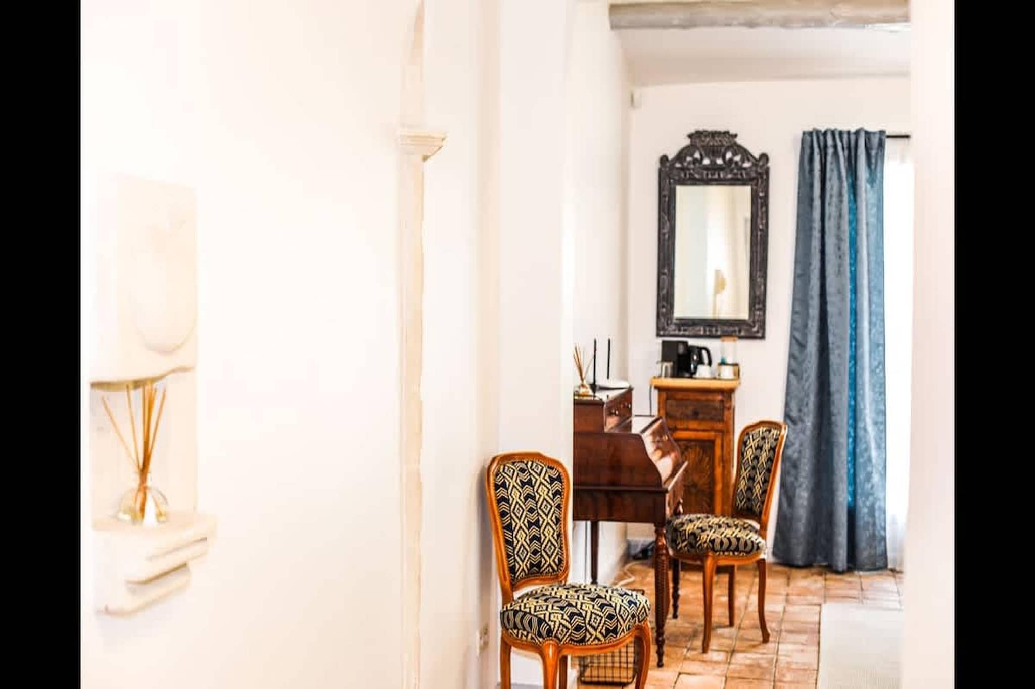 Charmant Mas Provençal avec piscine et jacuzzis-Flur