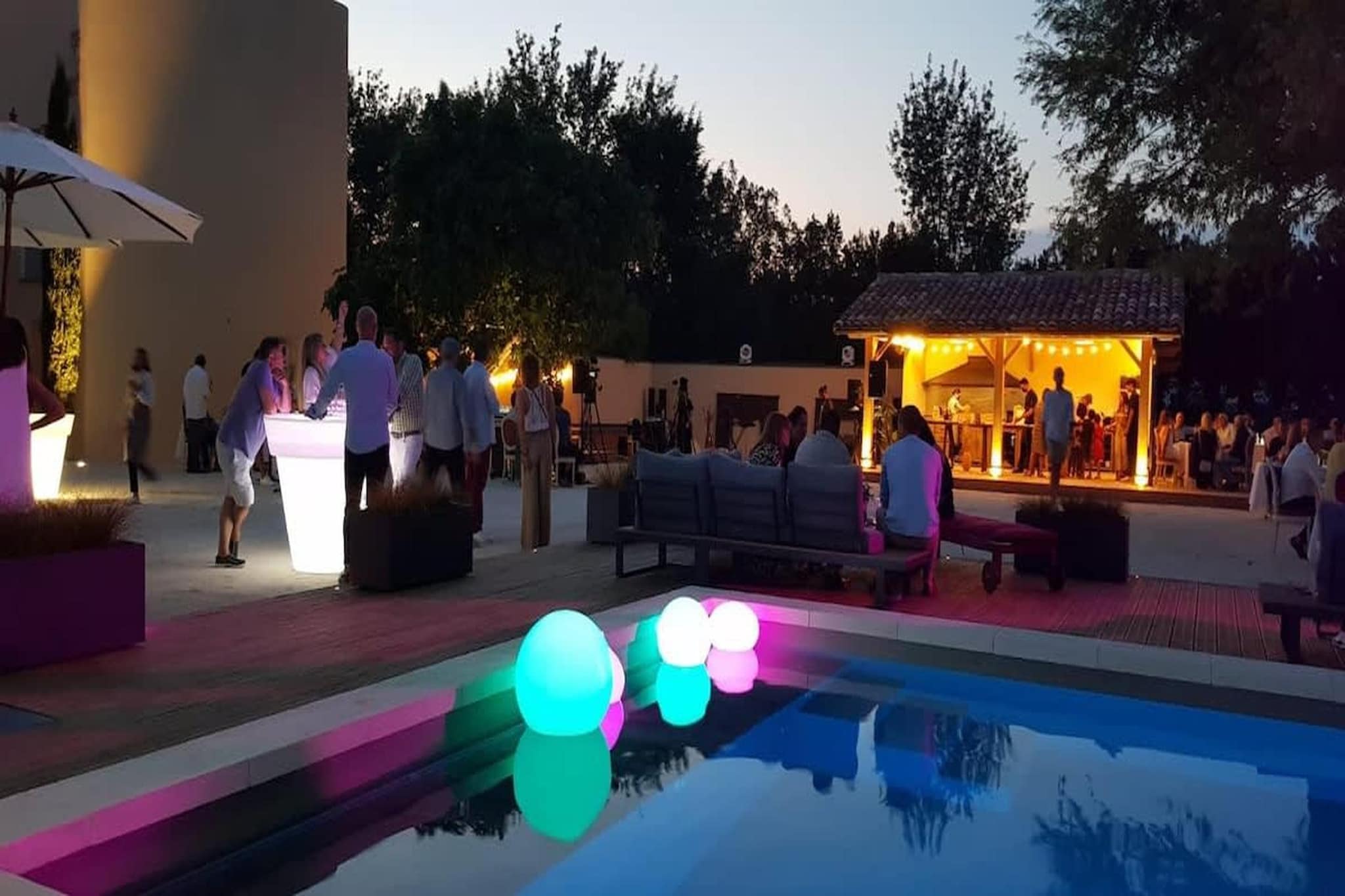 Charmant Mas Provençal avec piscine et jacuzzis-Schwimmbad