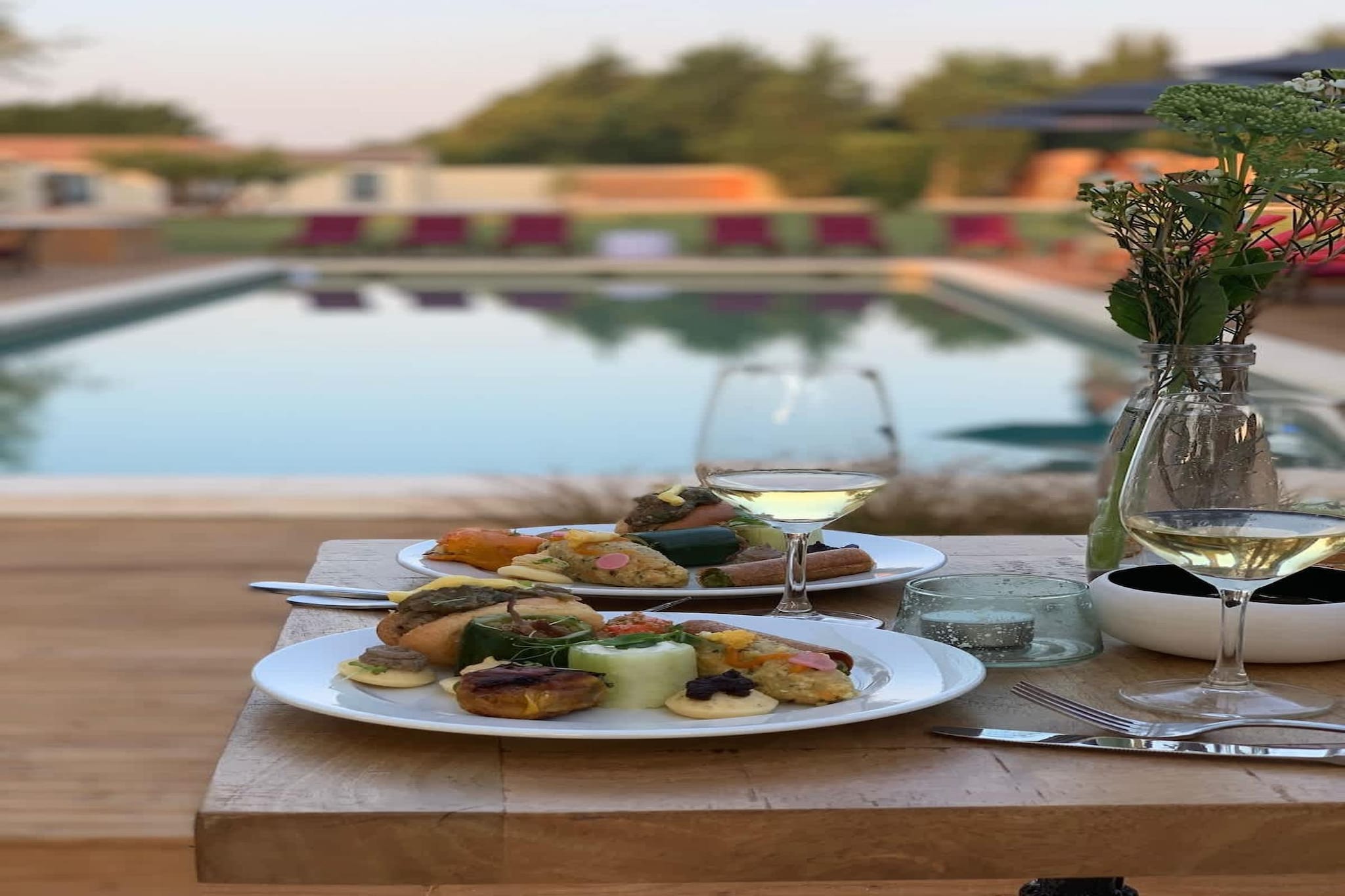 Charmant Mas Provençal avec piscine et jacuzzis-Ambiente