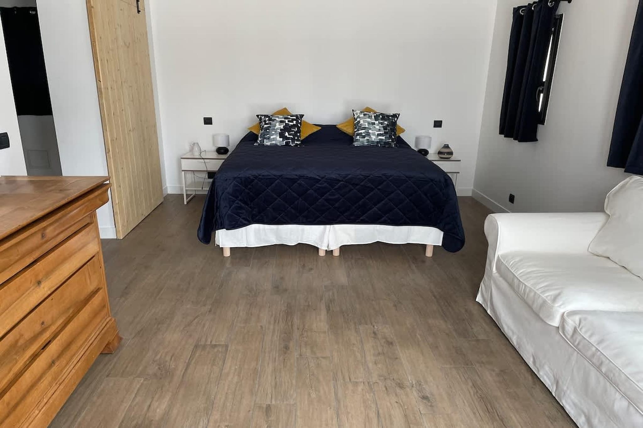 Charmant Mas Provençal avec piscine et jacuzzis-Schlafzimmer