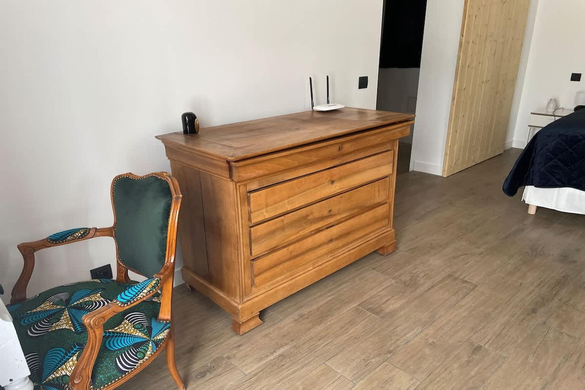 Charmant Mas Provençal avec piscine et jacuzzis-Schlafzimmer