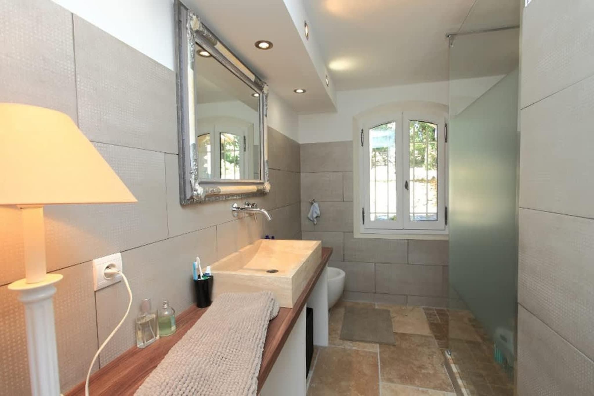 Maison authentique au coeur des garrigues Luberon-Badkamer