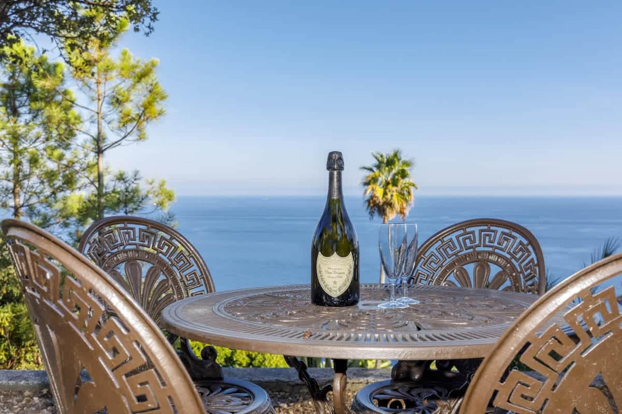 Magnifique villa avec vue sur mer et belle piscine-Terrasse / balcon