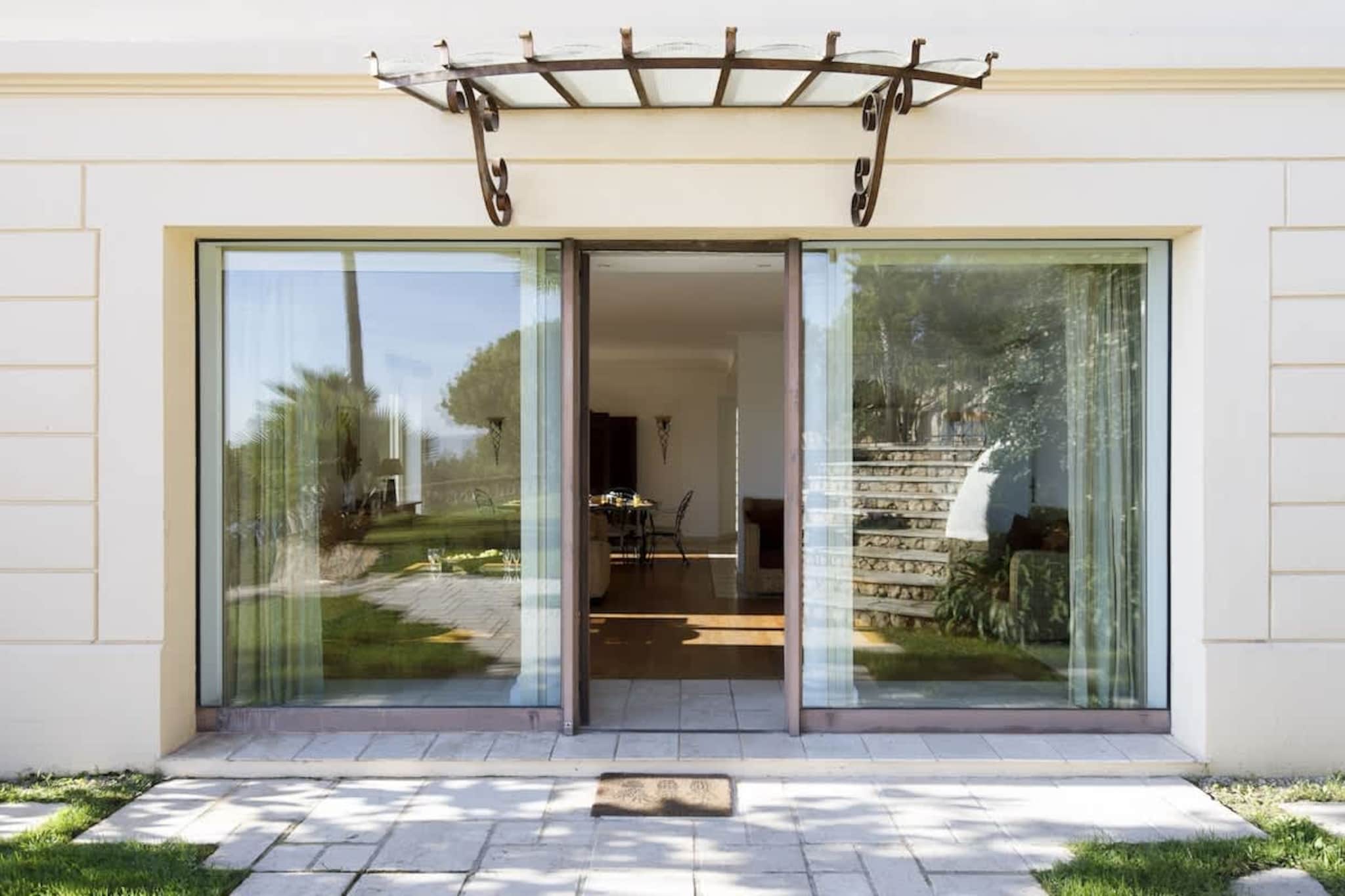Magnifique villa avec vue sur mer et belle piscine-Salle à manger