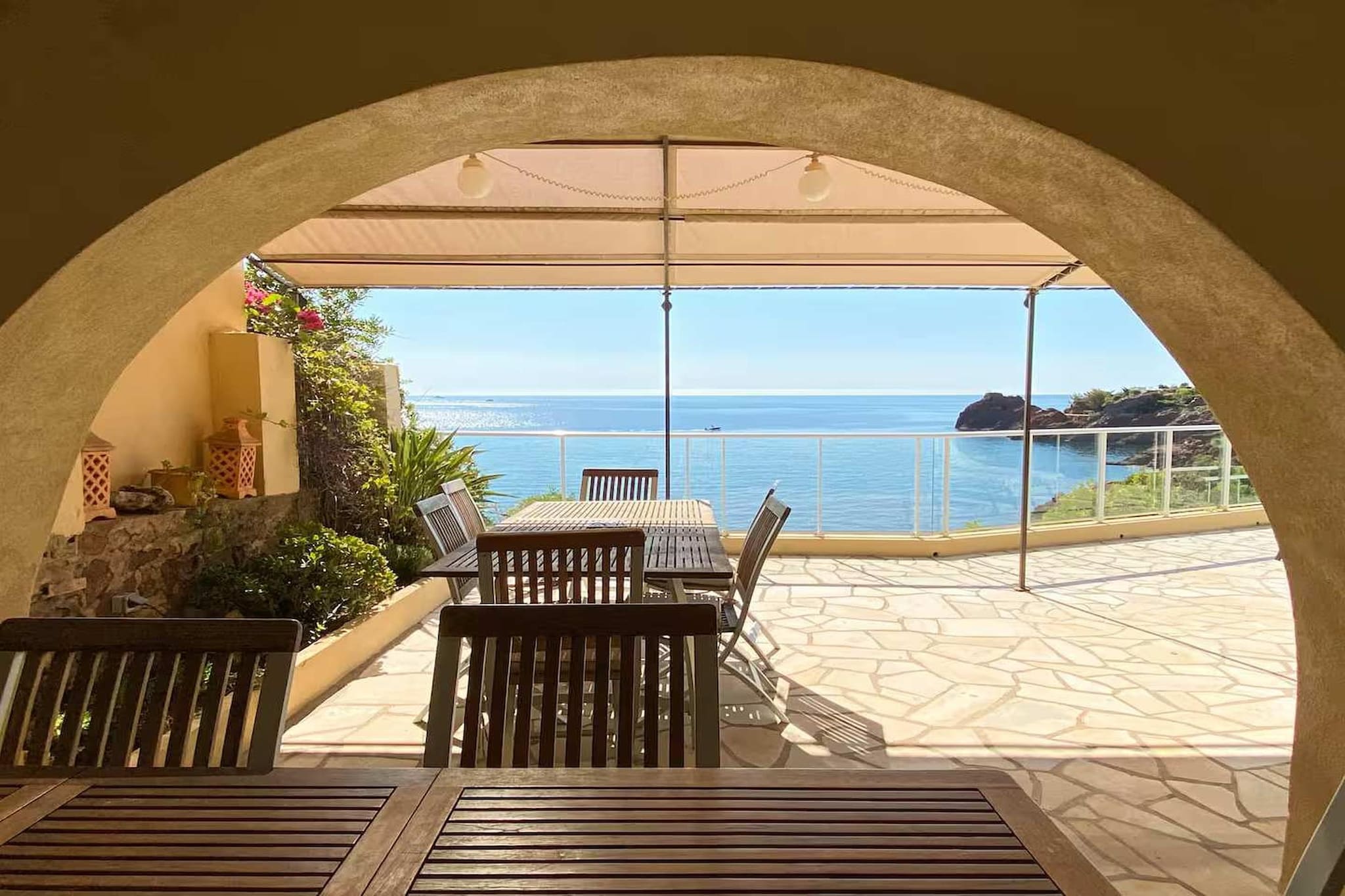 Villa plage privée vue sur la mer-Terrasse / balcon