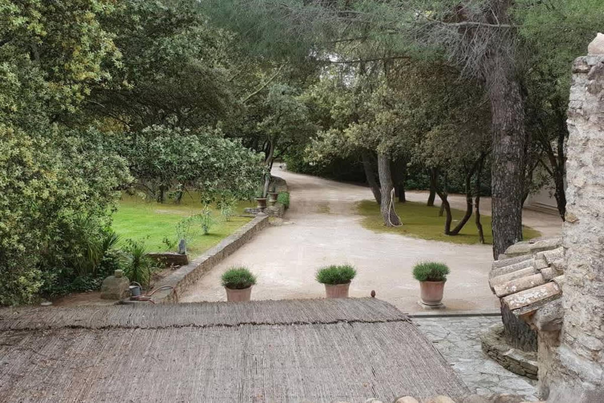 Villa cadre idyllique et reposant avec piscine-Uitzicht zomer