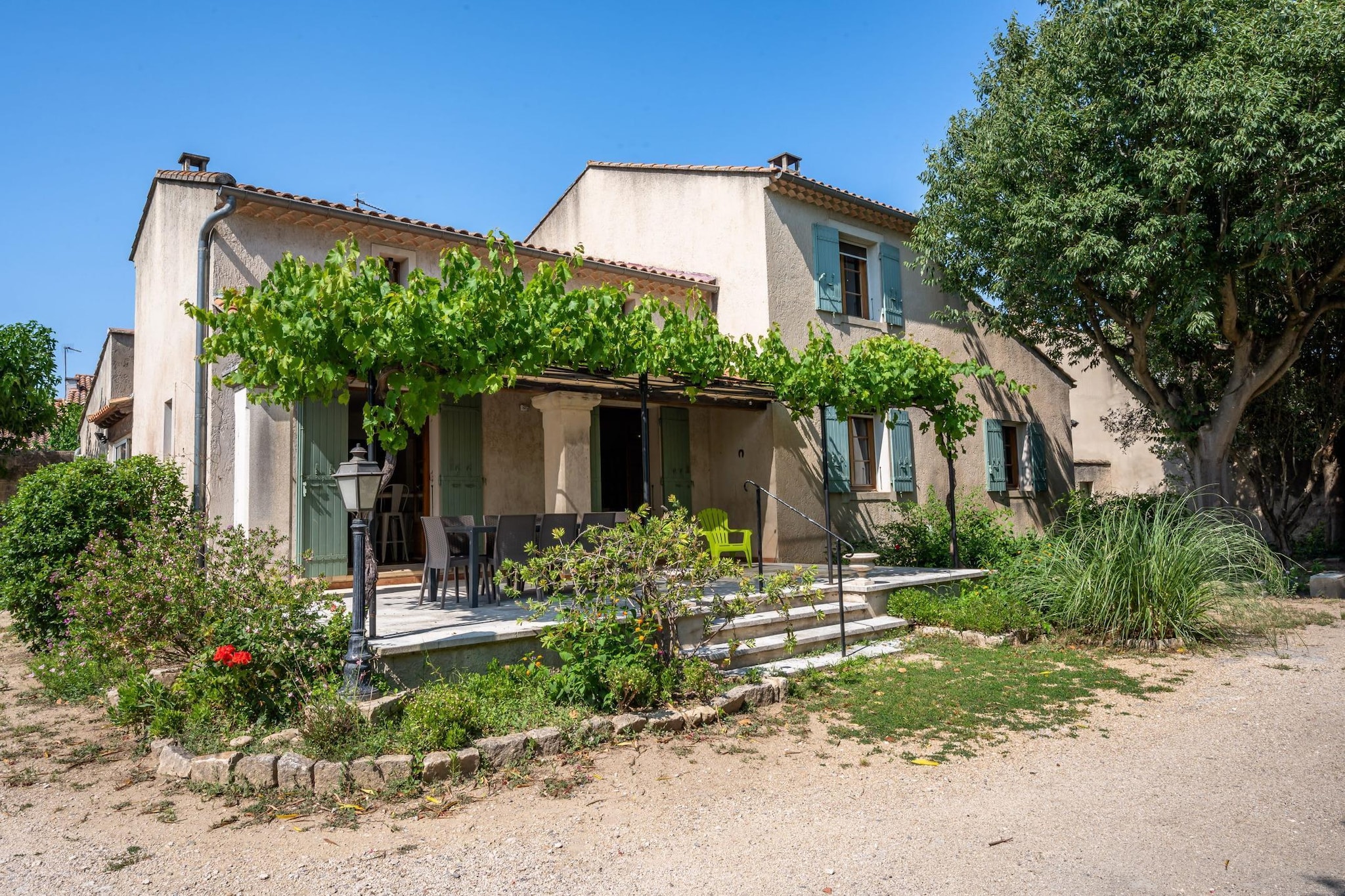 Mas Lou Pitchoun  Villa d'Exception entre Alpilles et Avignon-Exterior in summer