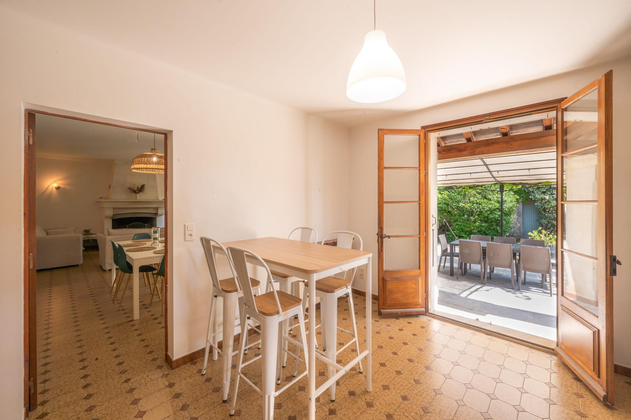 Mas Lou Pitchoun  Villa d'Exception entre Alpilles et Avignon-Dining room