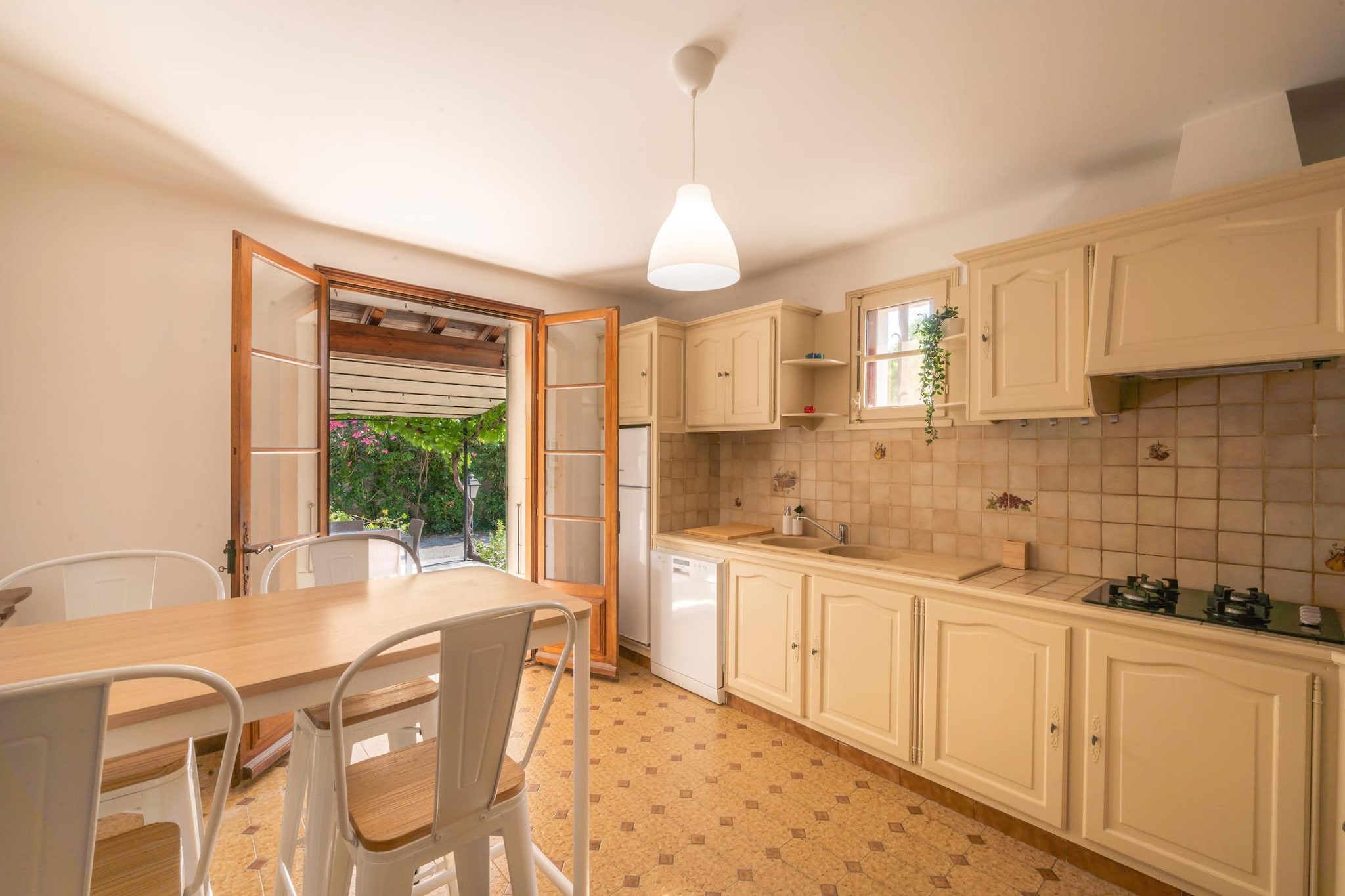 Mas Lou Pitchoun  Villa d'Exception entre Alpilles et Avignon-Kitchen
