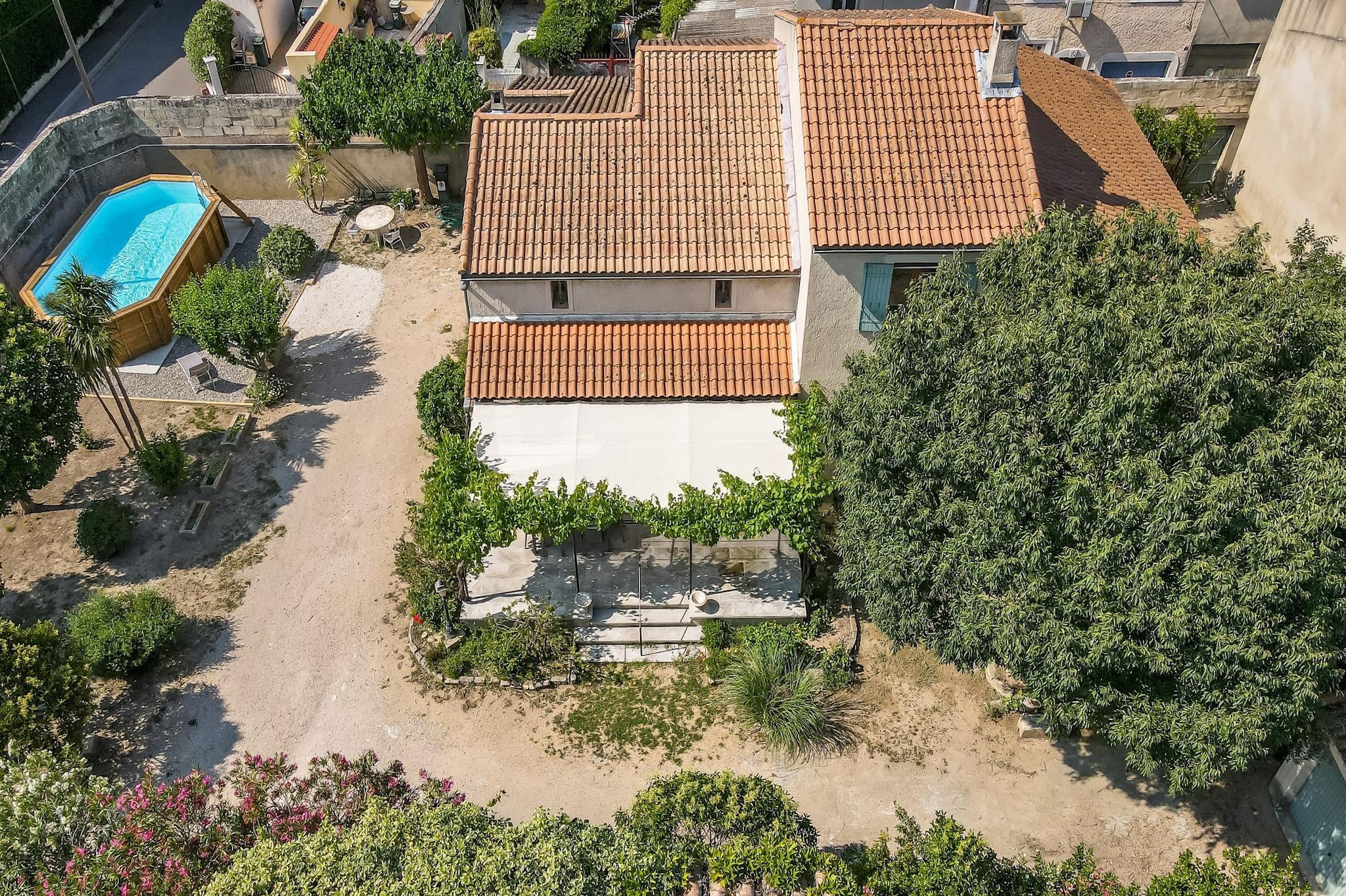 Mas Lou Pitchoun  Villa d'Exception entre Alpilles et Avignon-Exterior in summer