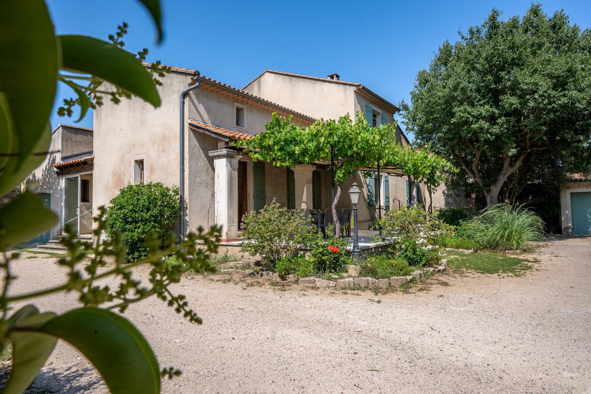 Mas Lou Pitchoun  Villa d'Exception entre Alpilles et Avignon-Exterior in summer