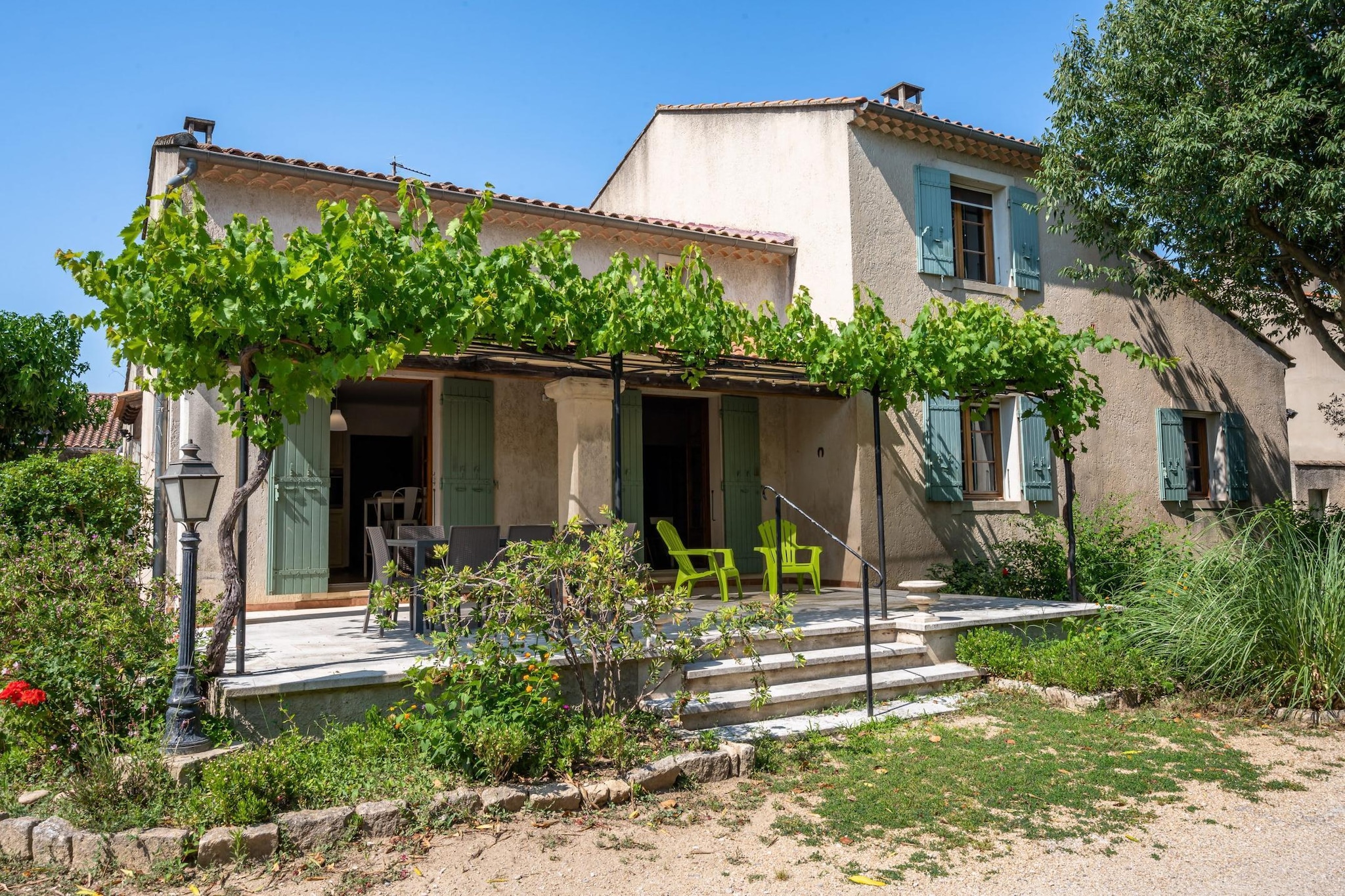 Mas Lou Pitchoun  Villa d'Exception entre Alpilles et Avignon-Exterior in summer
