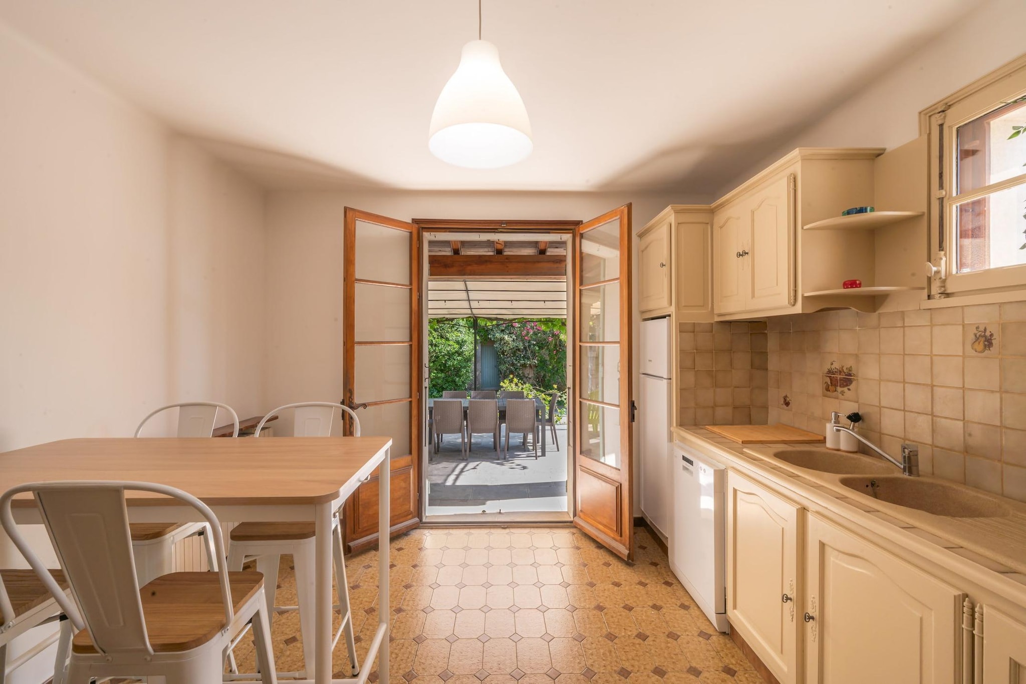 Mas Lou Pitchoun  Villa d'Exception entre Alpilles et Avignon-Kitchen