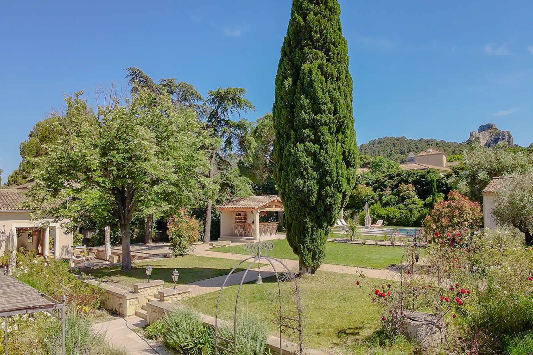 Mas prestigieux au coeur de Saint-Remy-de-Provence-Garten Sommer