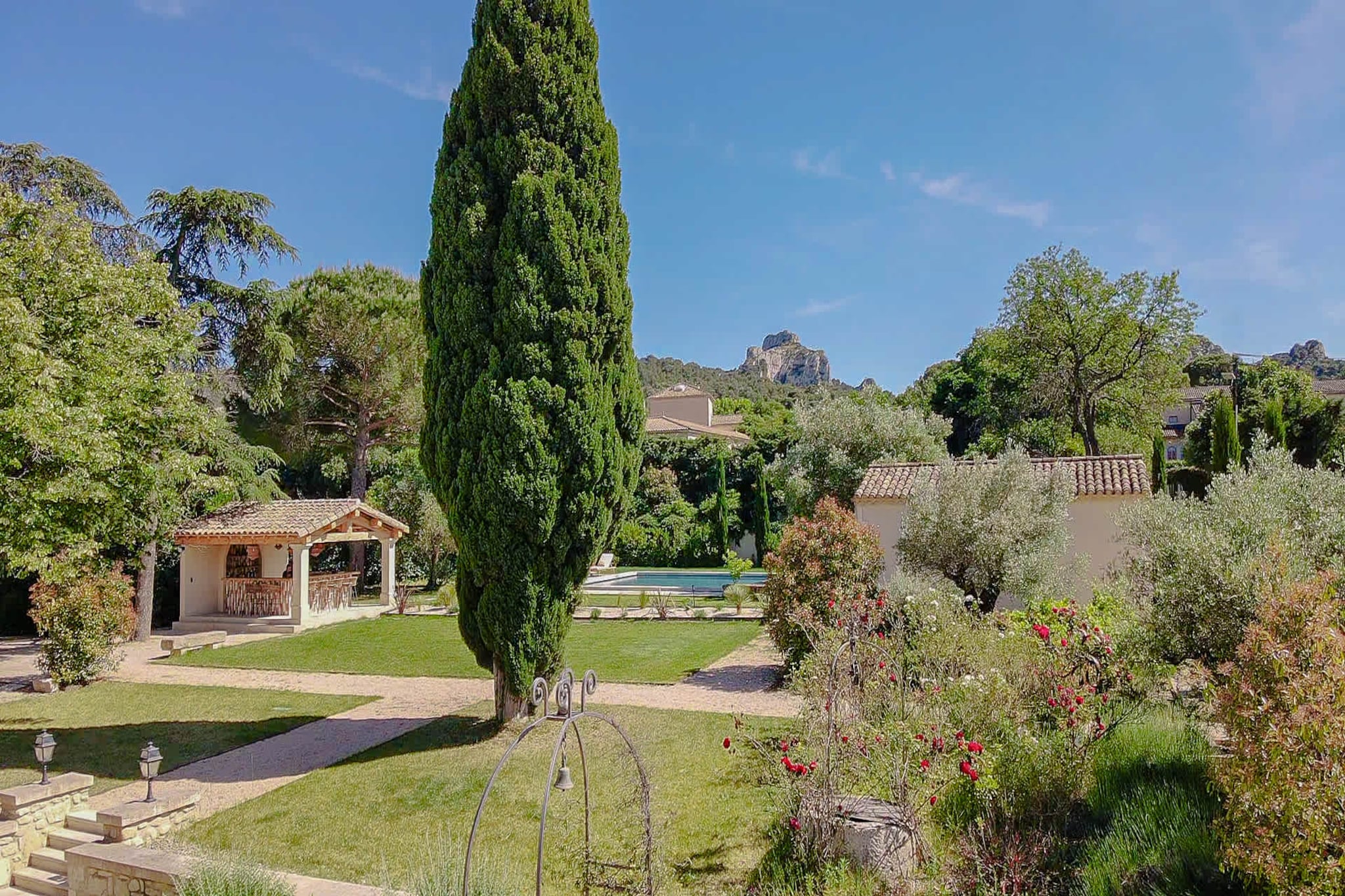 Mas prestigieux au coeur de Saint-Remy-de-Provence-Garten Sommer
