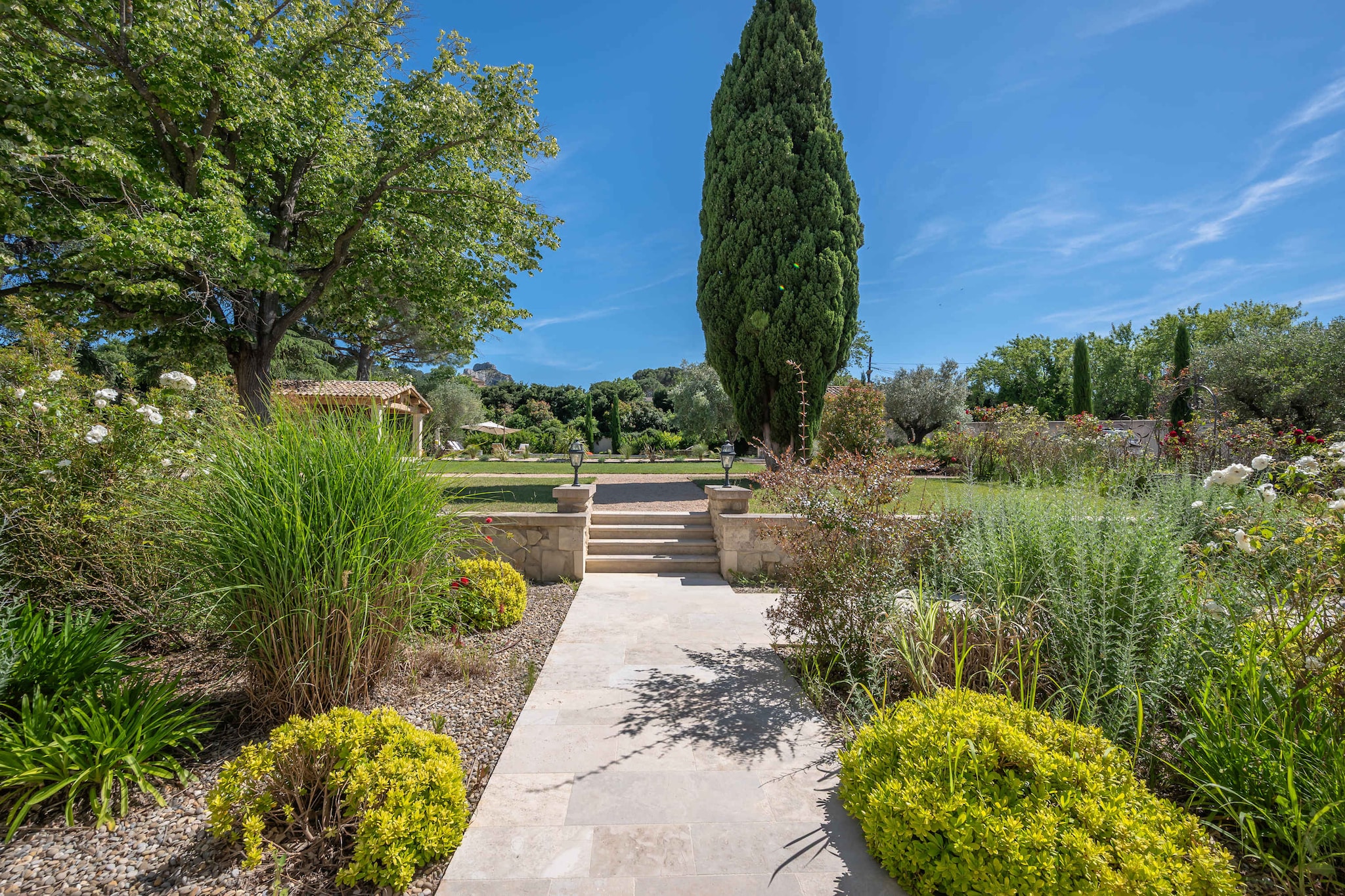 Mas prestigieux au coeur de Saint-Remy-de-Provence-Garten Sommer