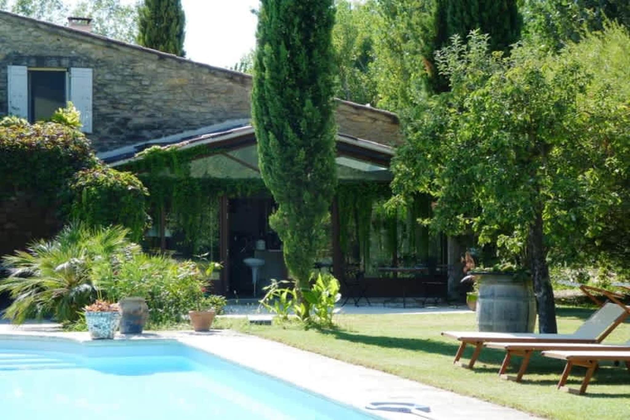 Villa provencale pour les amoureux de la nature en Lubéron-Zwembad