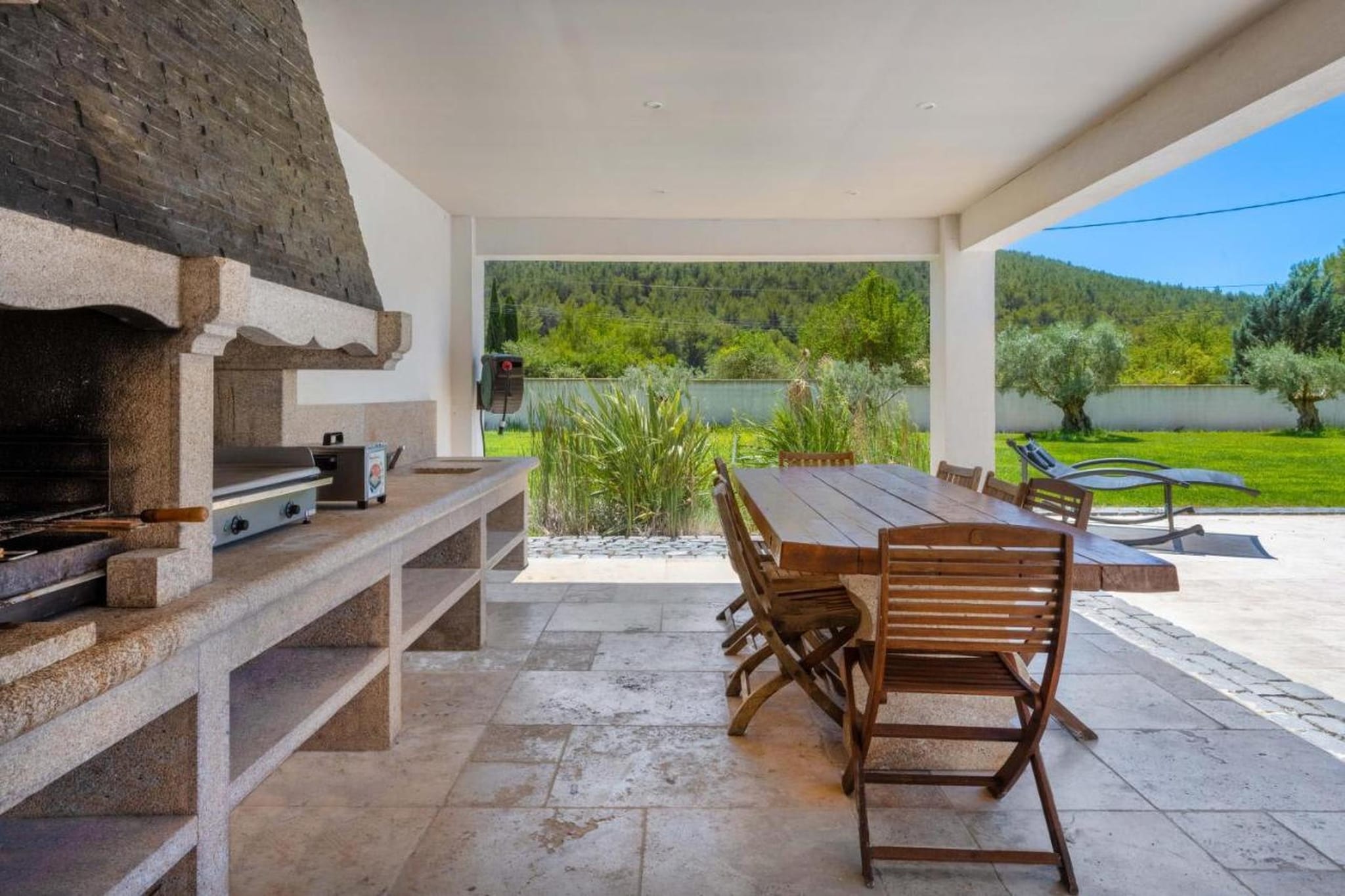 Villa avec piscine chauffée spa salle sport et cinéma-Terrasbalkon